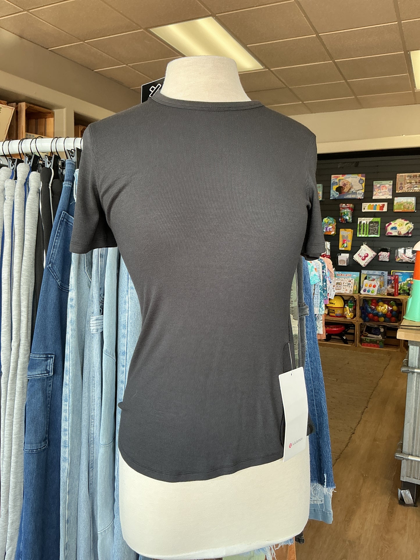 NWT Womens 8 Lululemon Black Ribbed Shirt