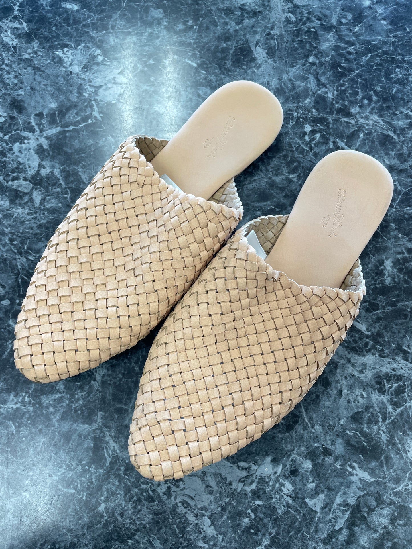 8W Woven Pointed Toe Shoe