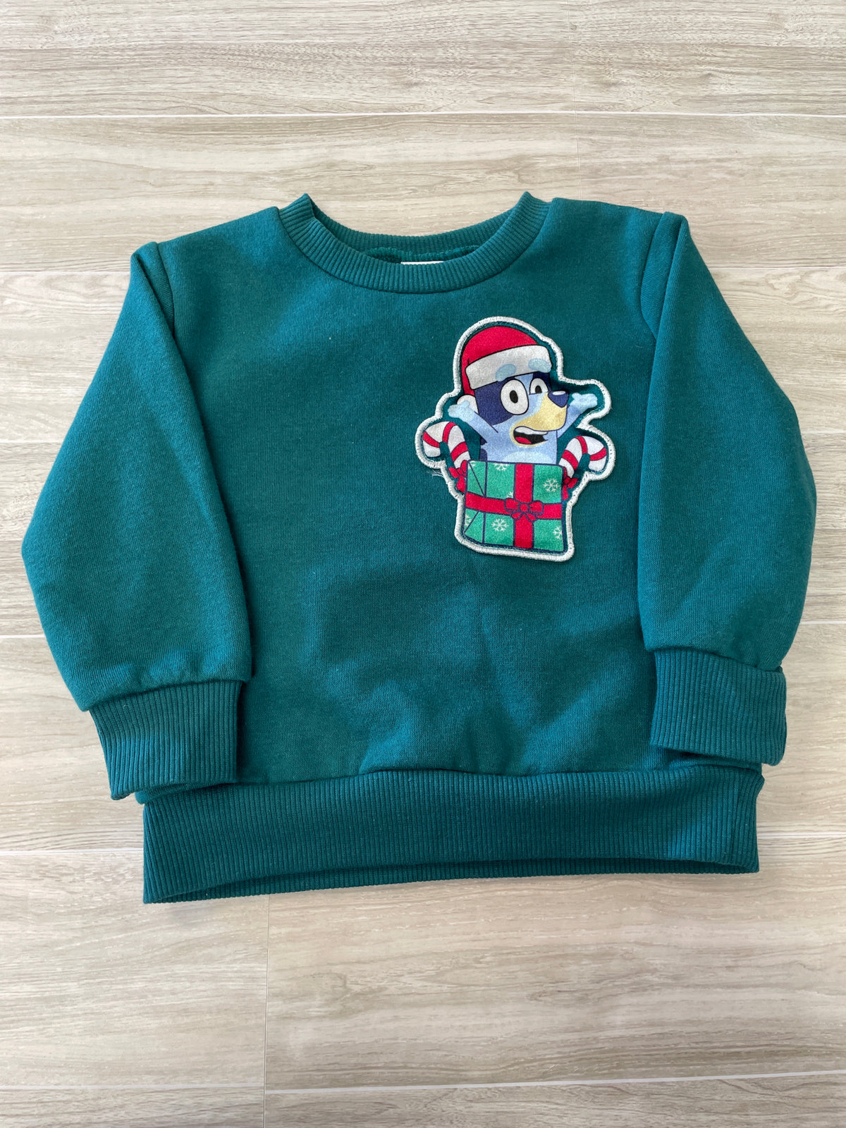 NWT 12m Bluey Holiday Wishlist Crewneck