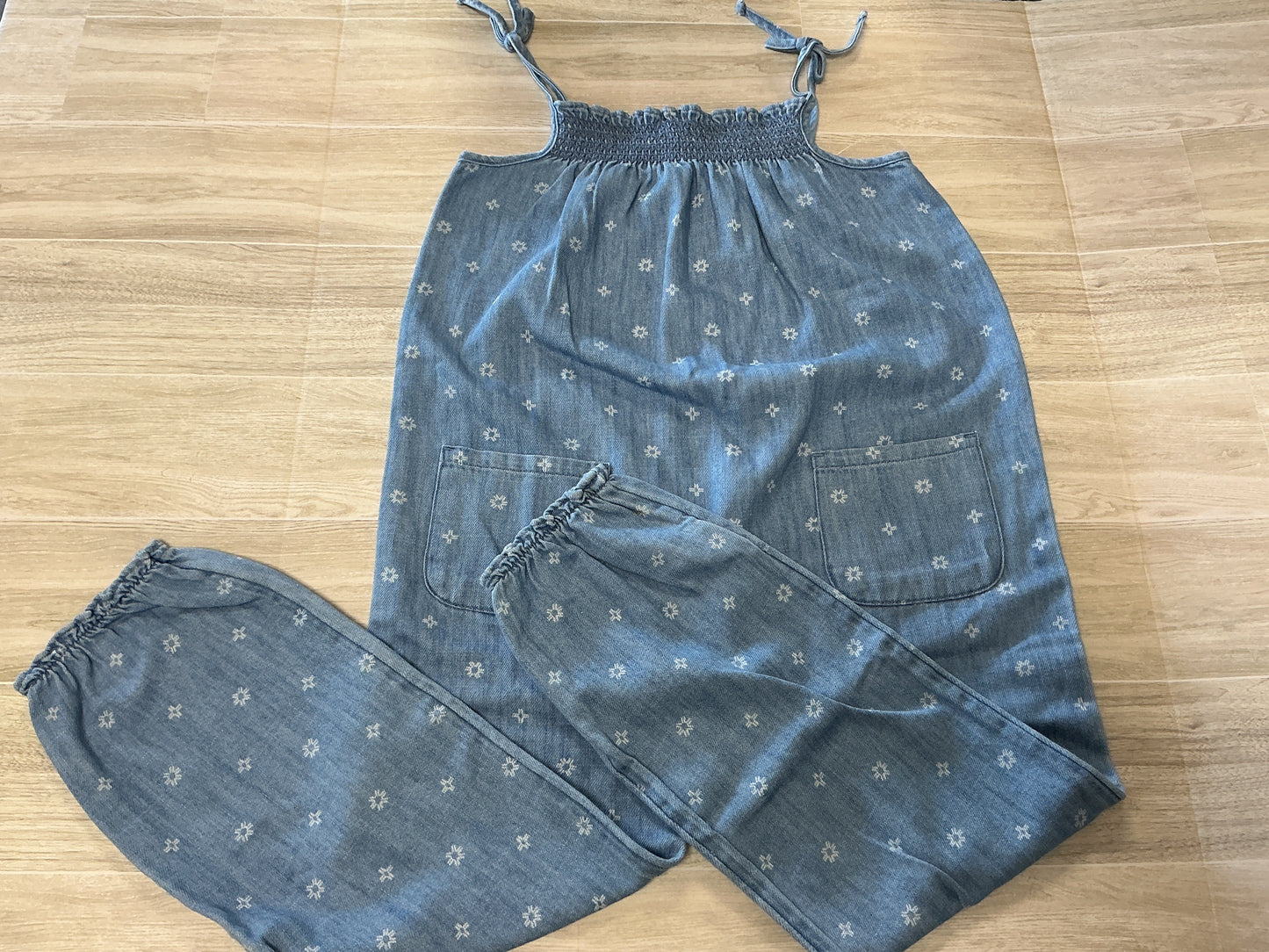 NWT 5T Soft Denim Flower Stamp Jumper