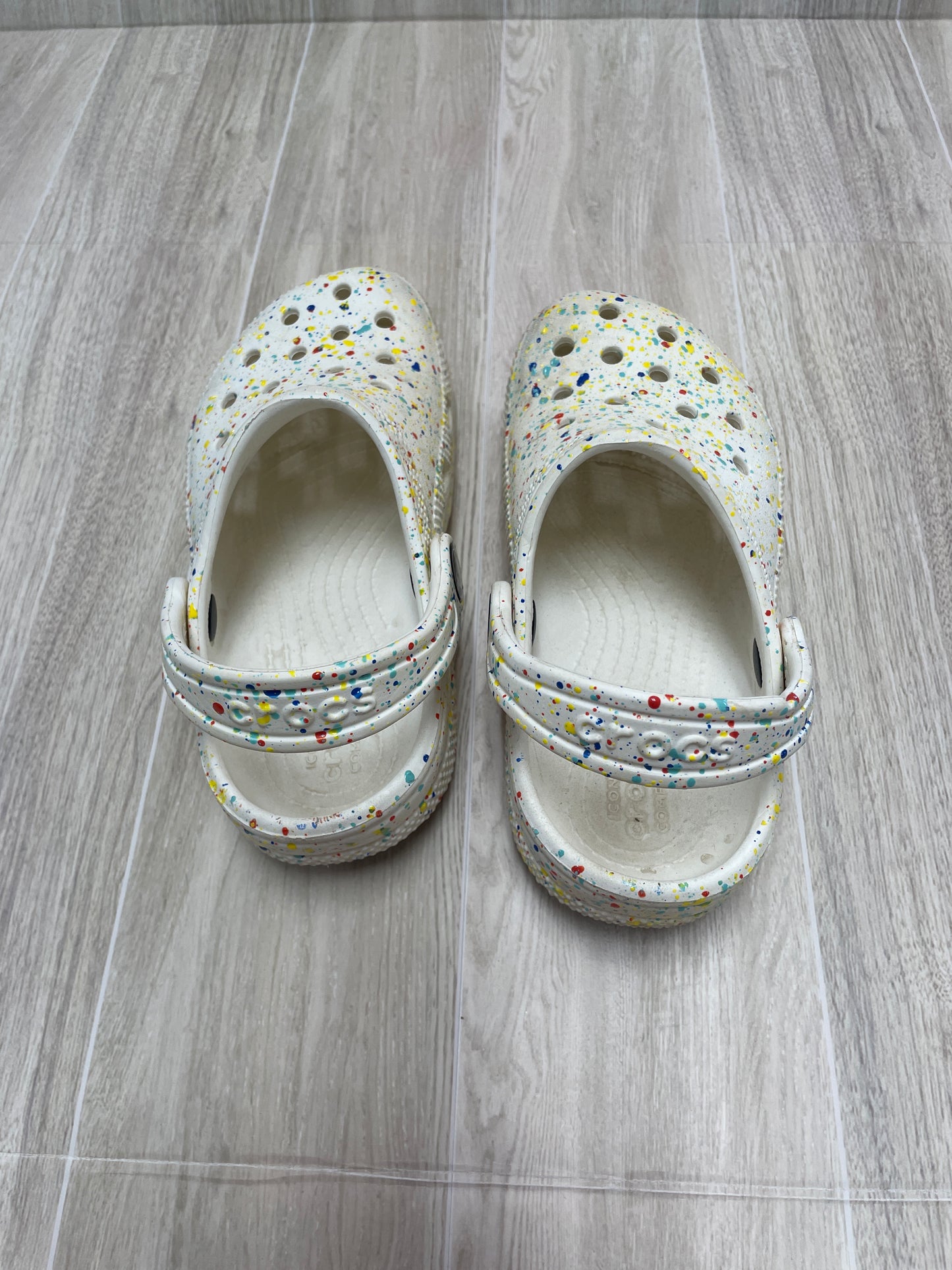 11c White Paint Splatter Crocs