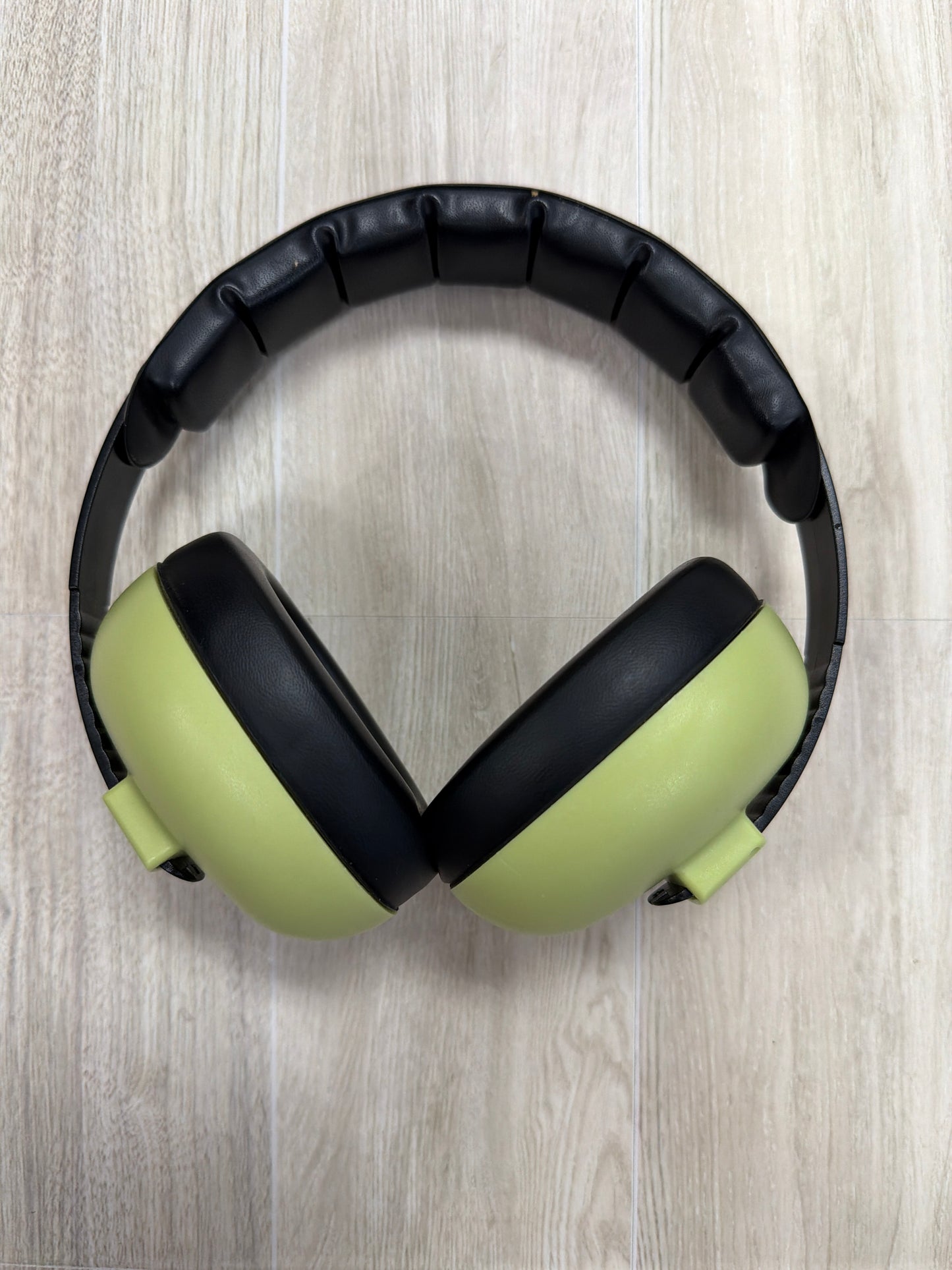 Banz Noise Canceling Headphones - Green