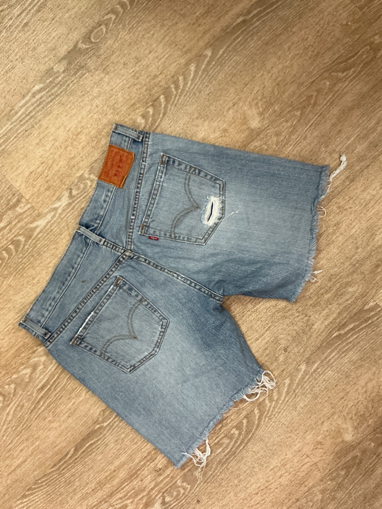 Womens 30 Levis 501 Cutoff Shorts
