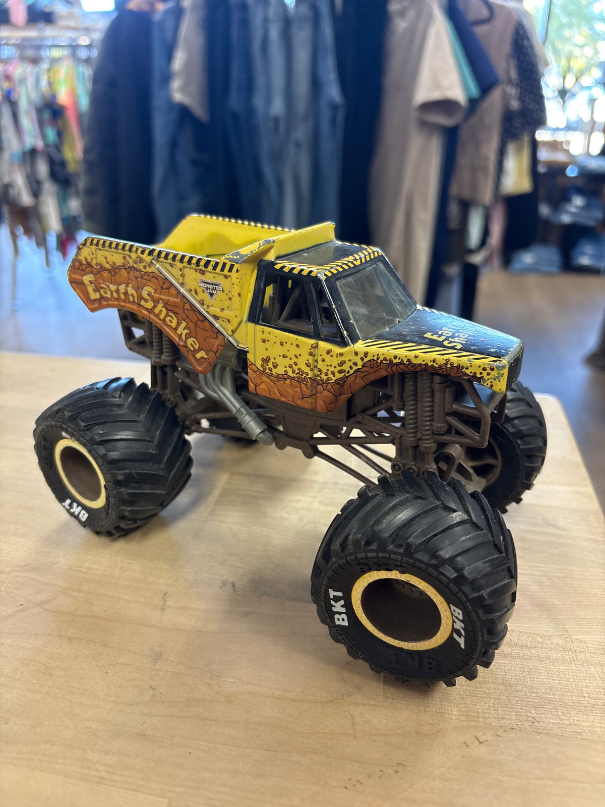 Toy - Monster Jam Metal Monster Truck - Earth Shaker