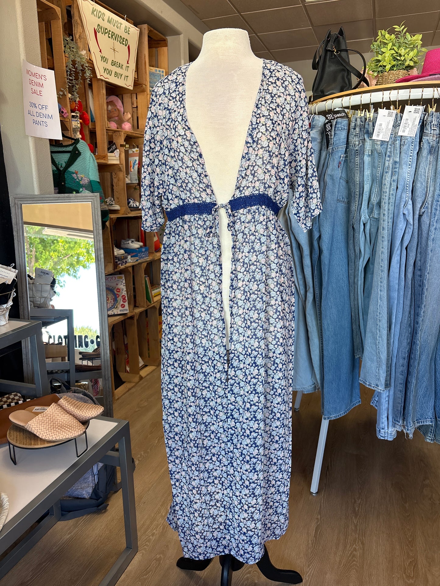 Womens Medium/Large Blue Floral Flowy Kimono