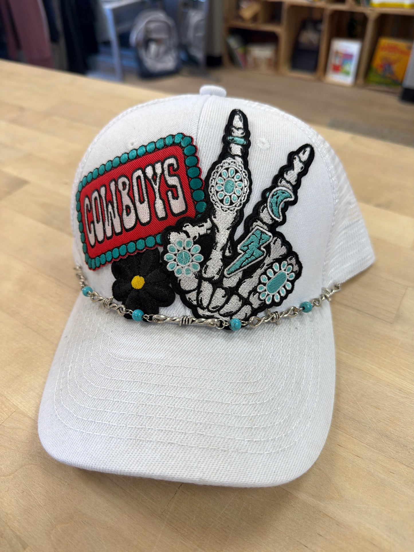 Trucker Hat - Cowboys Peace - White/Grey - Silver/Turquoise Barbed Band