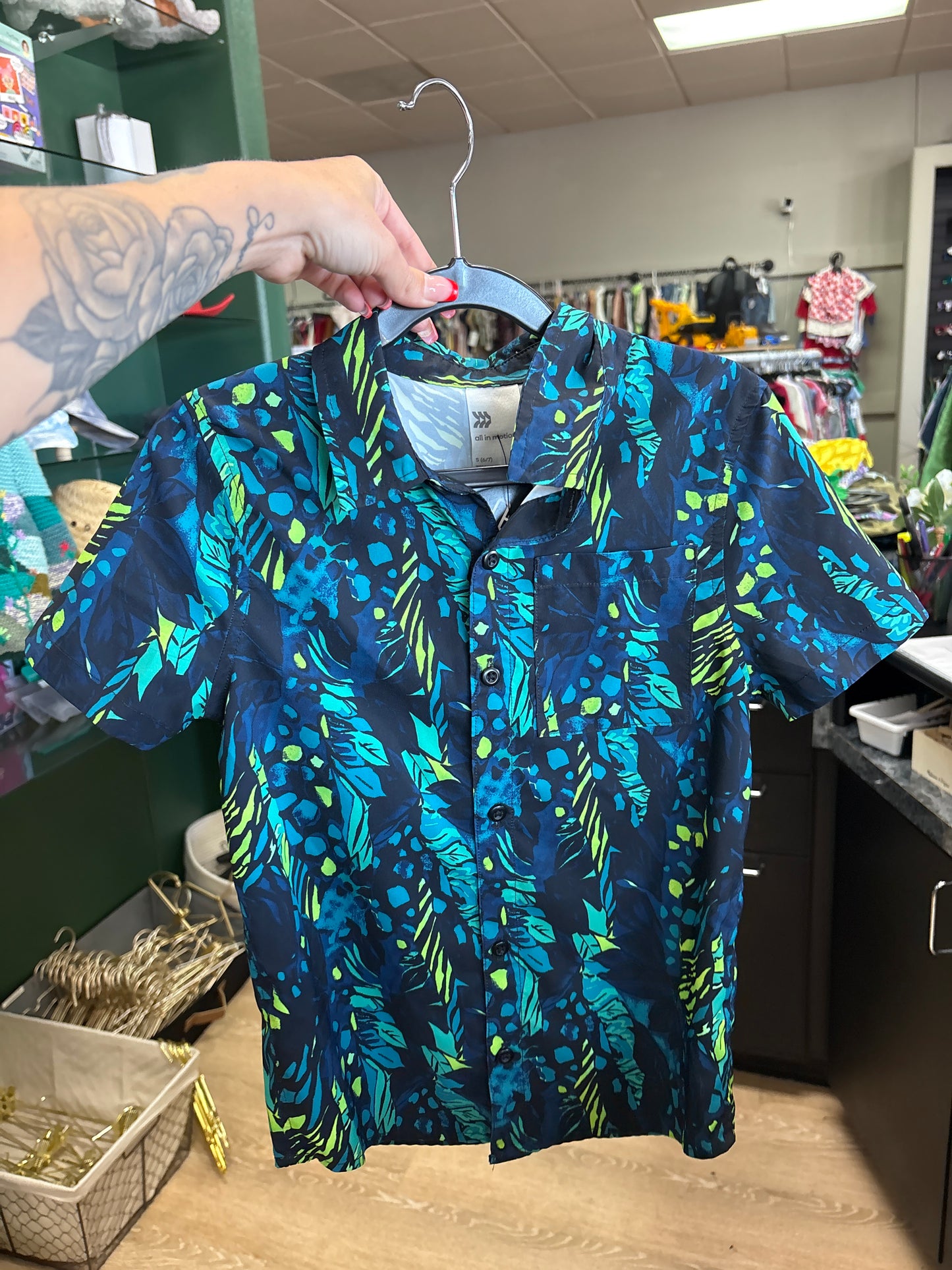 6/7 All in Motion Neon Leaf Button Up Shirt