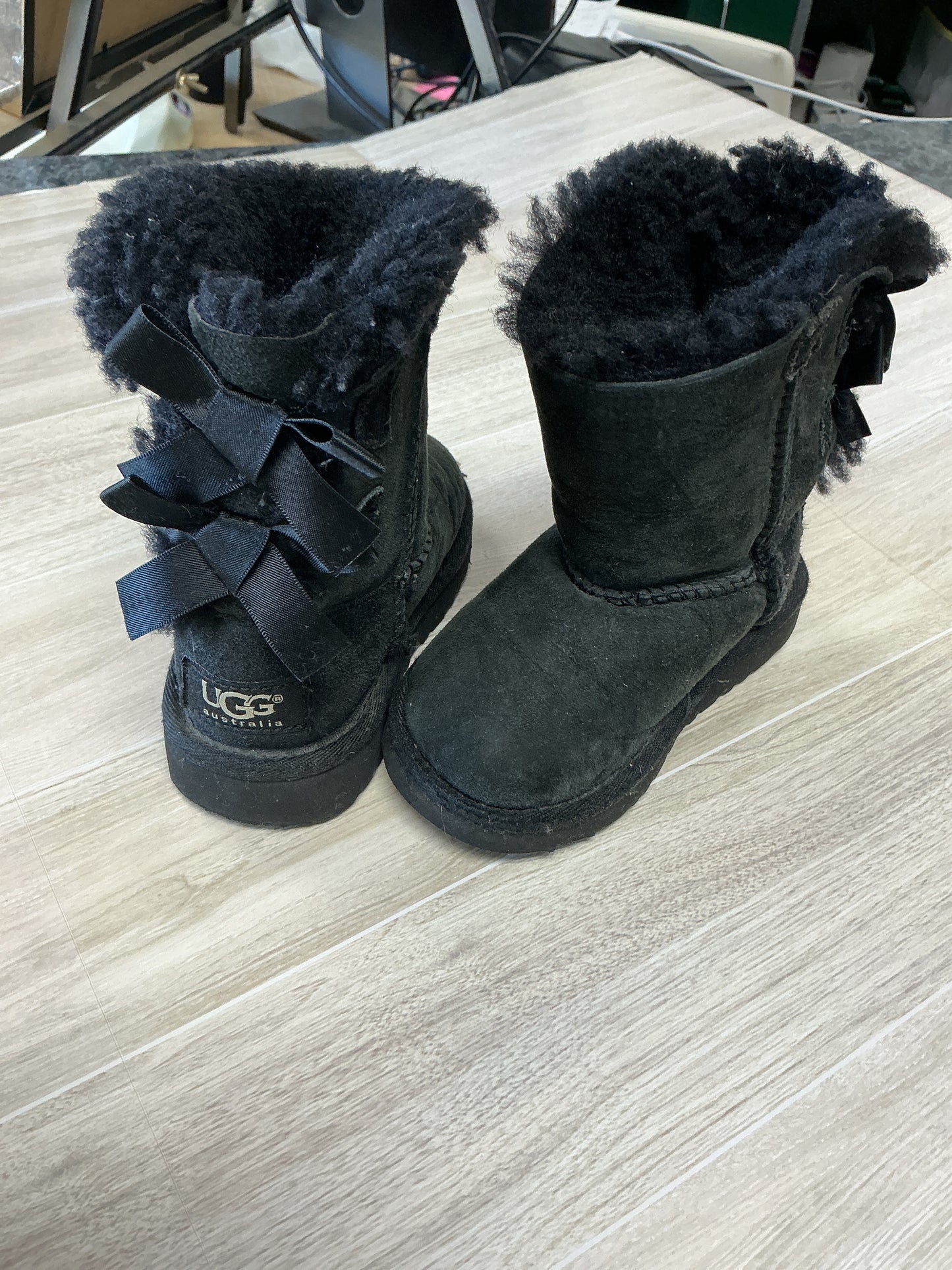 7c Ugg Bailey Bow Boots - Black - BLEMISH