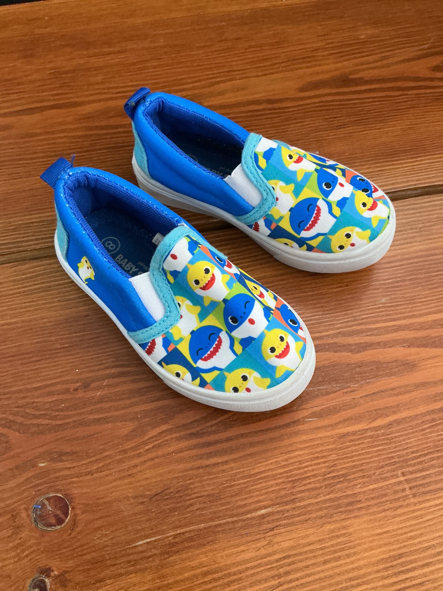 8c Baby Shark Water Shoes