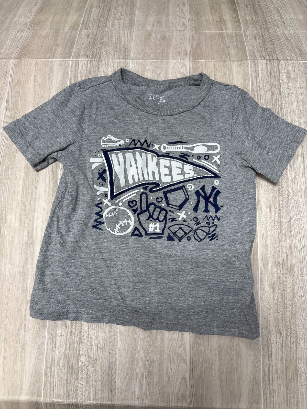 2T Grey Yankees Graphic Tee