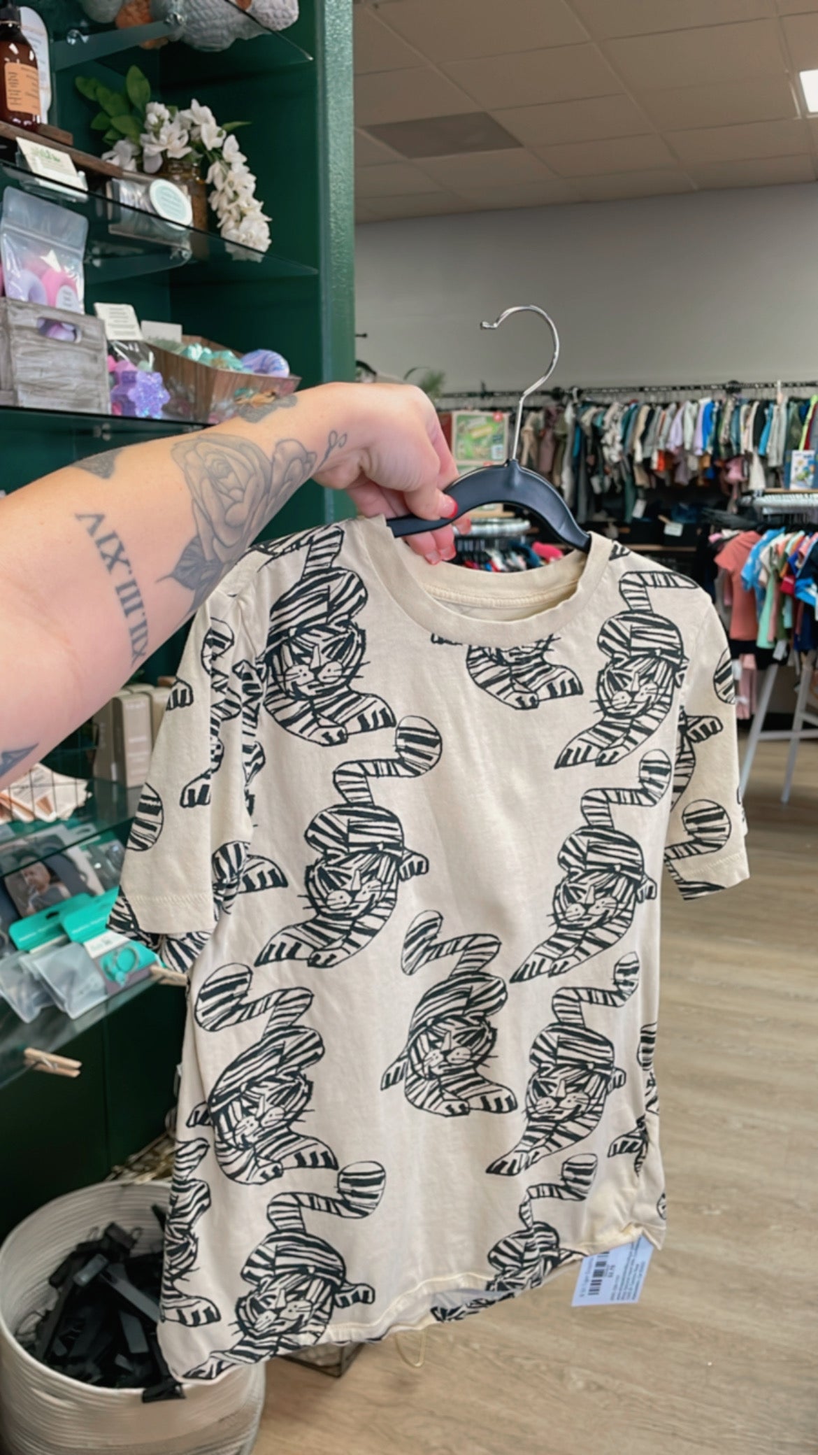 8/10 Tiger Graphic Tee