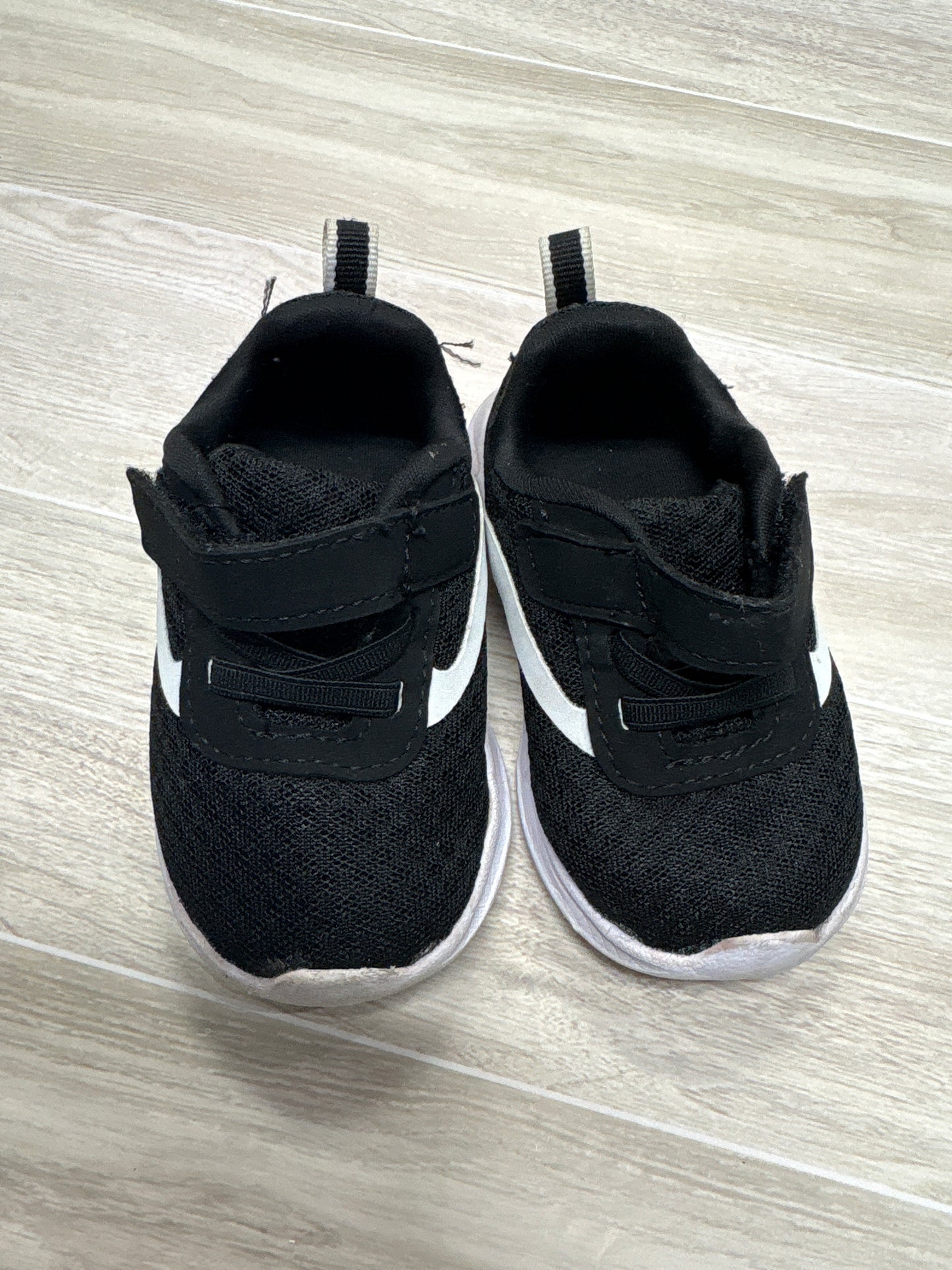 4c Black/White Velcro Shoes