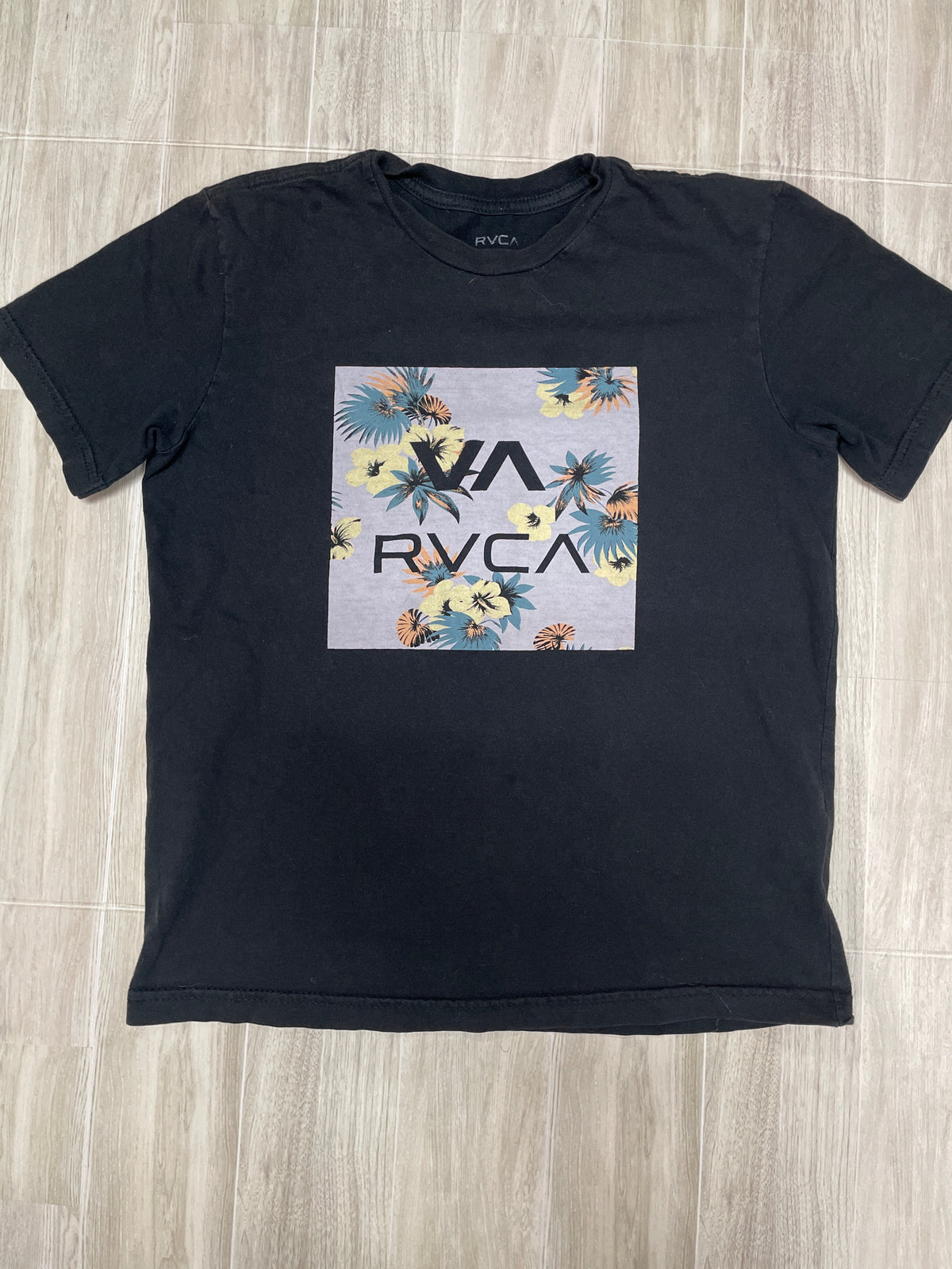 12 RVCA Black Graphic Tee