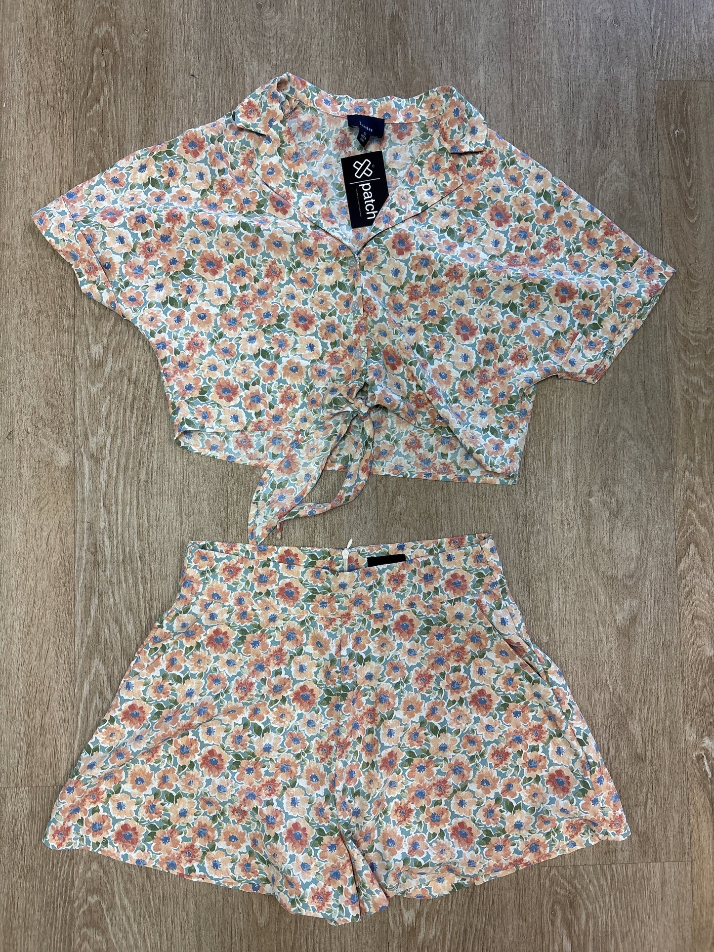 Womens Small Lumiere Floral 2 Piece Shorts + Tie Blouse Set