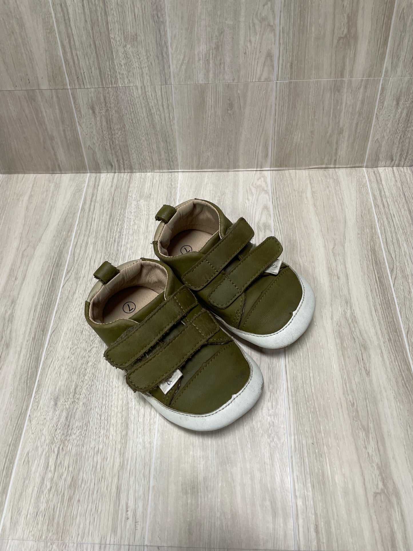 7c Olive Velcro Shoes - Blemish