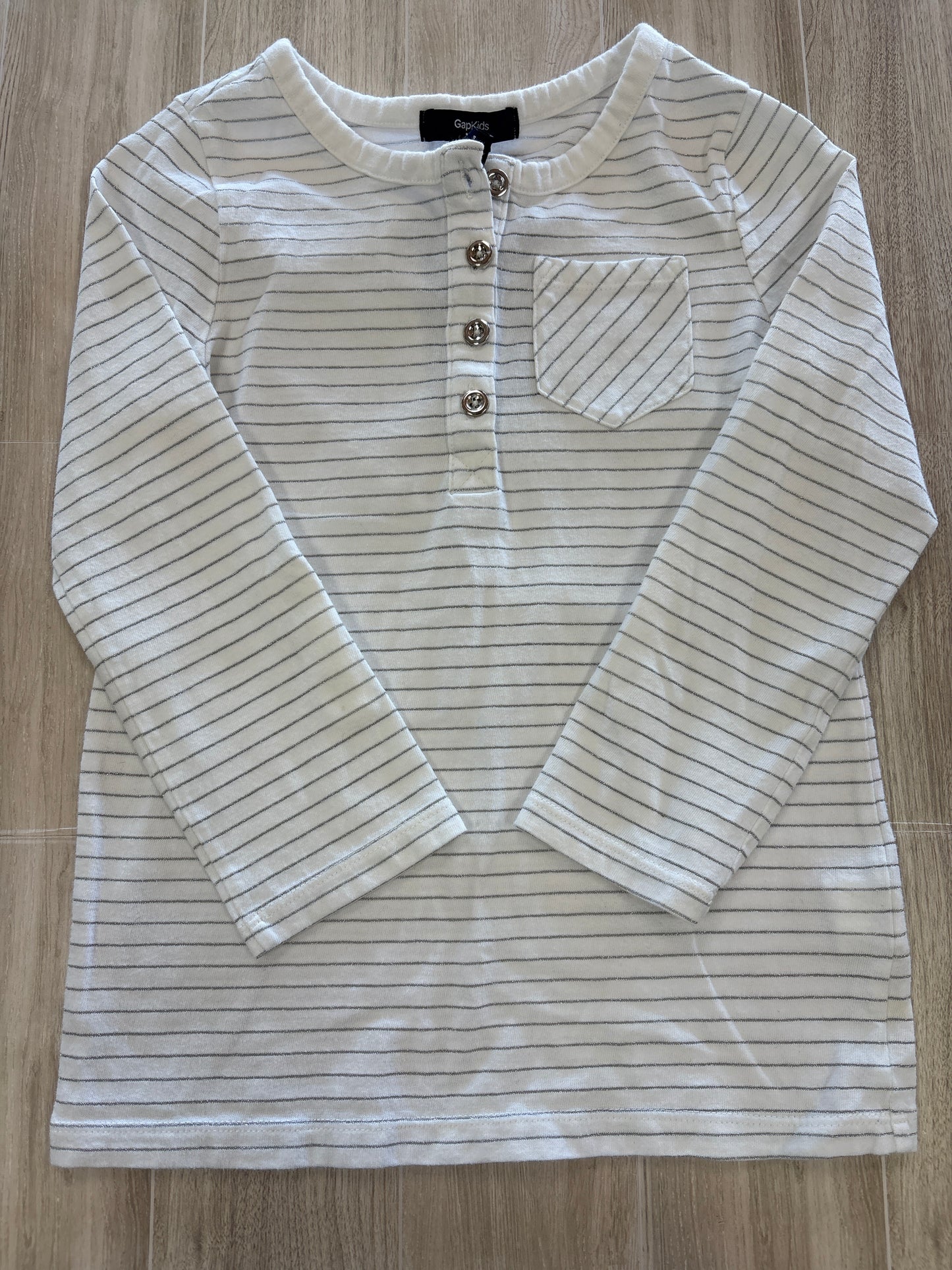6/7 Gap White/Silver Striped Button Long Sleeve