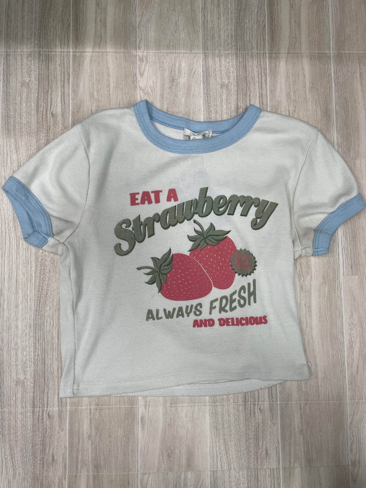 Womens Medium Eat a Strawberry Graphic Crop Shirt - Blemish