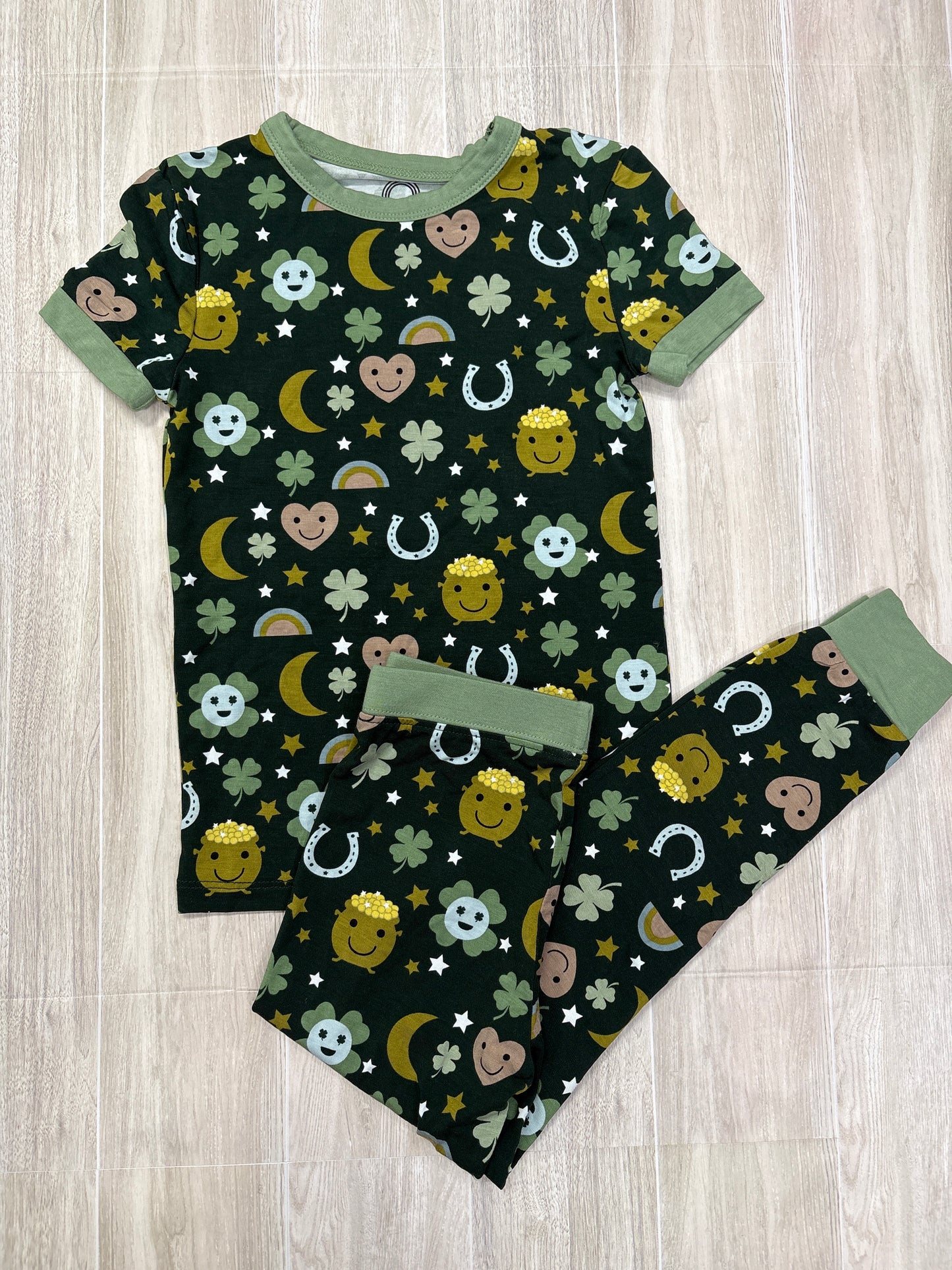 NWT 3T Emerson & Friends Lucky Clover 2 Piece Lounge Set