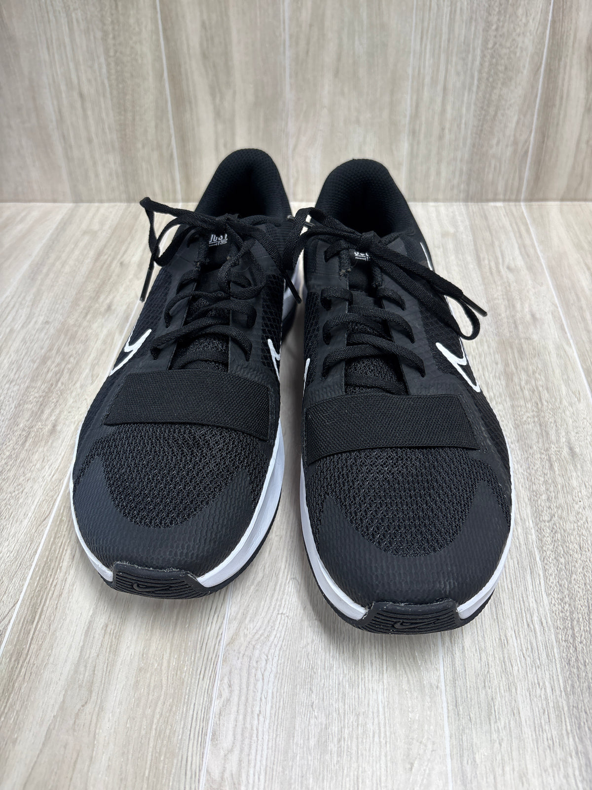 7.5W Black/White Nike Runners