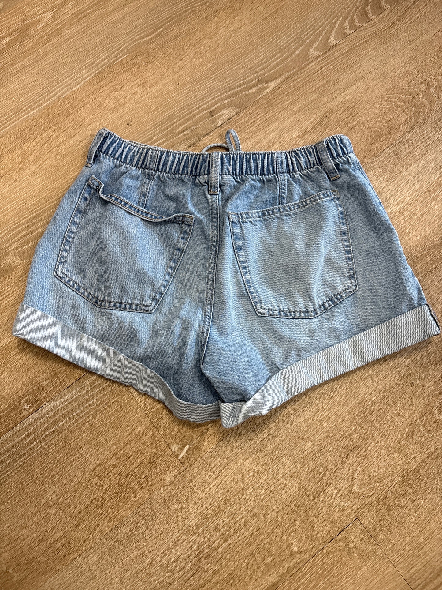 Womens 10 Light Wash Tie Shorts
