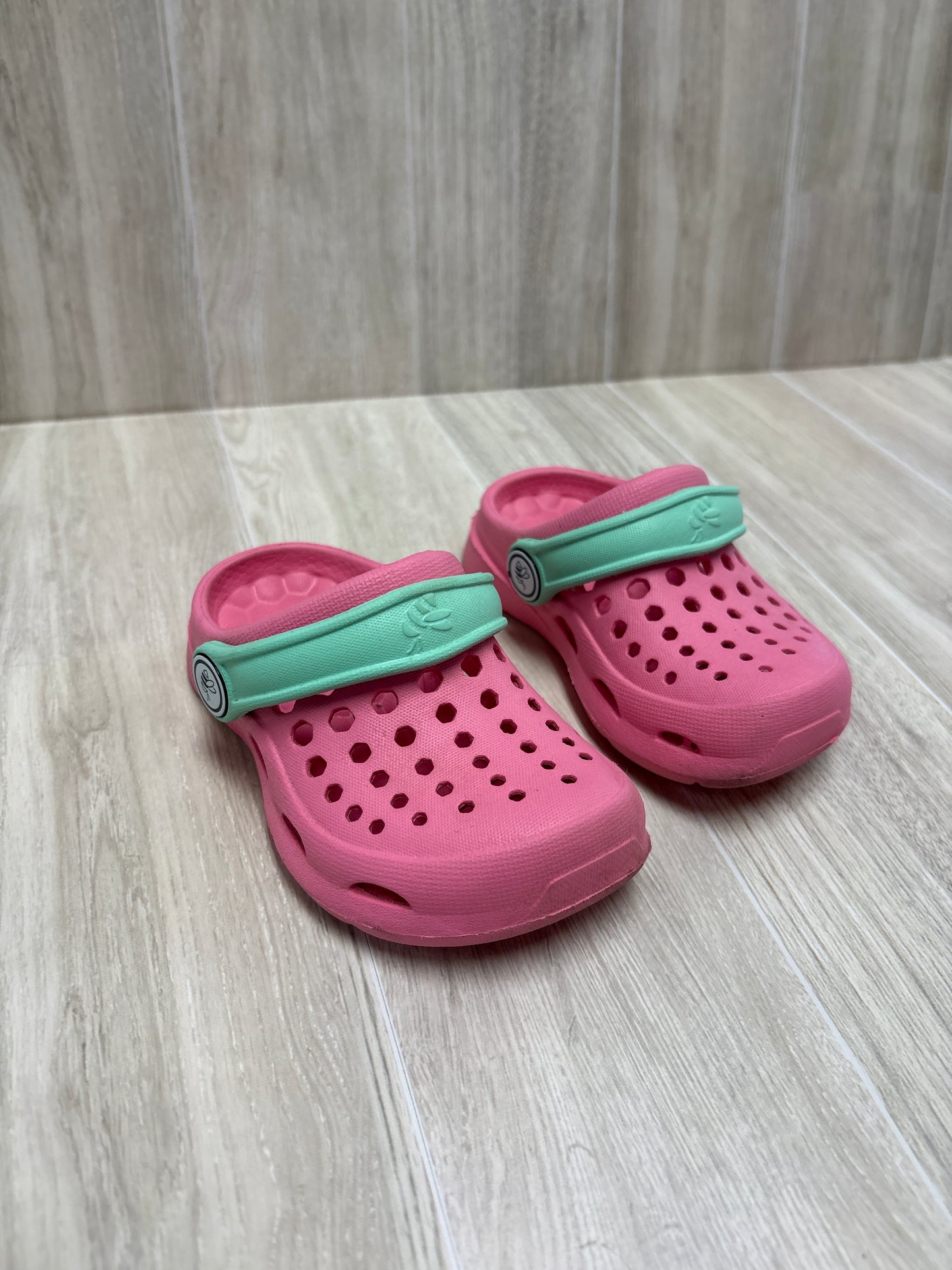 4/5 Pink Faux Crocs