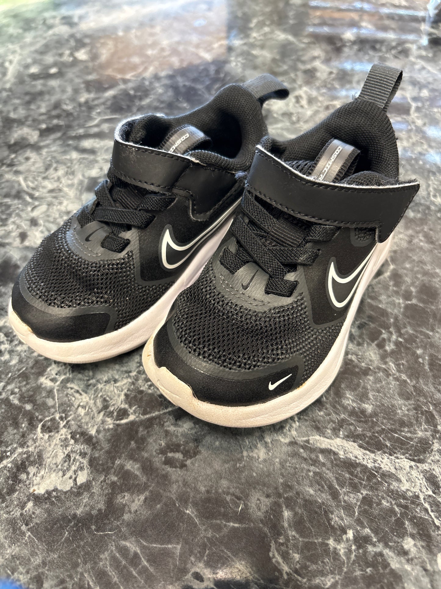 6c Nike Runners Black/White