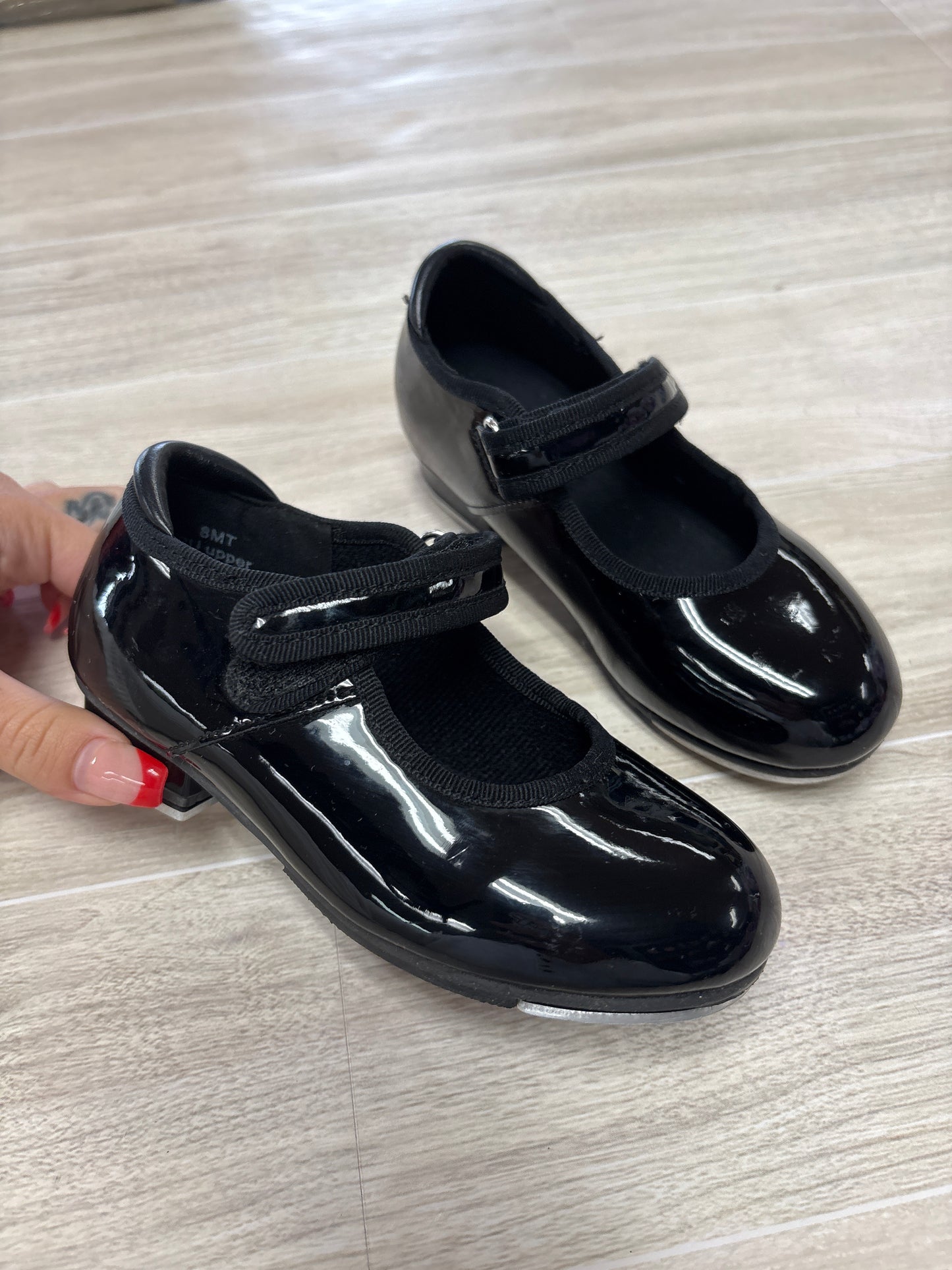 8m Black Tap Shoes