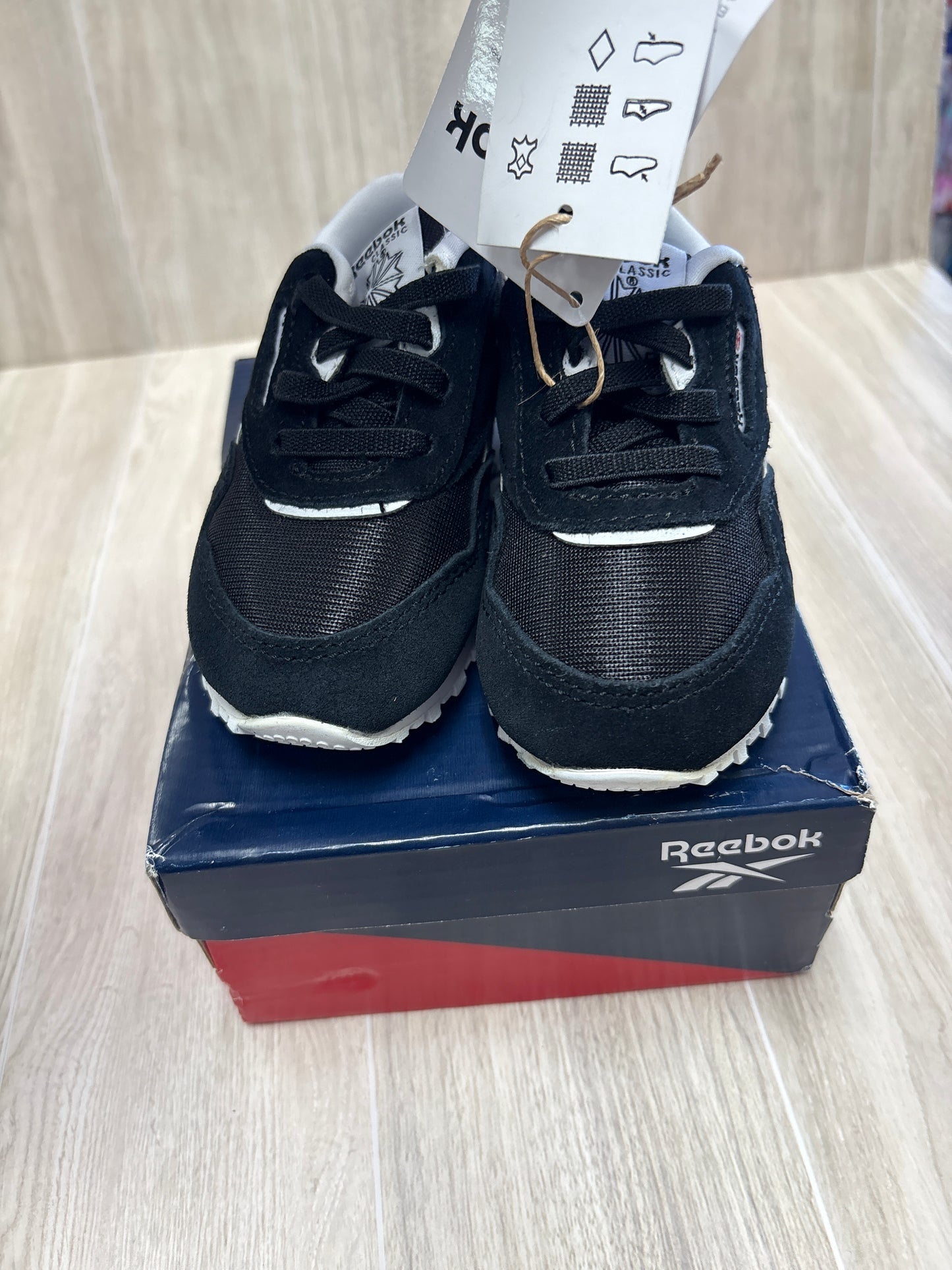 NWT 5c B+W Reeboks