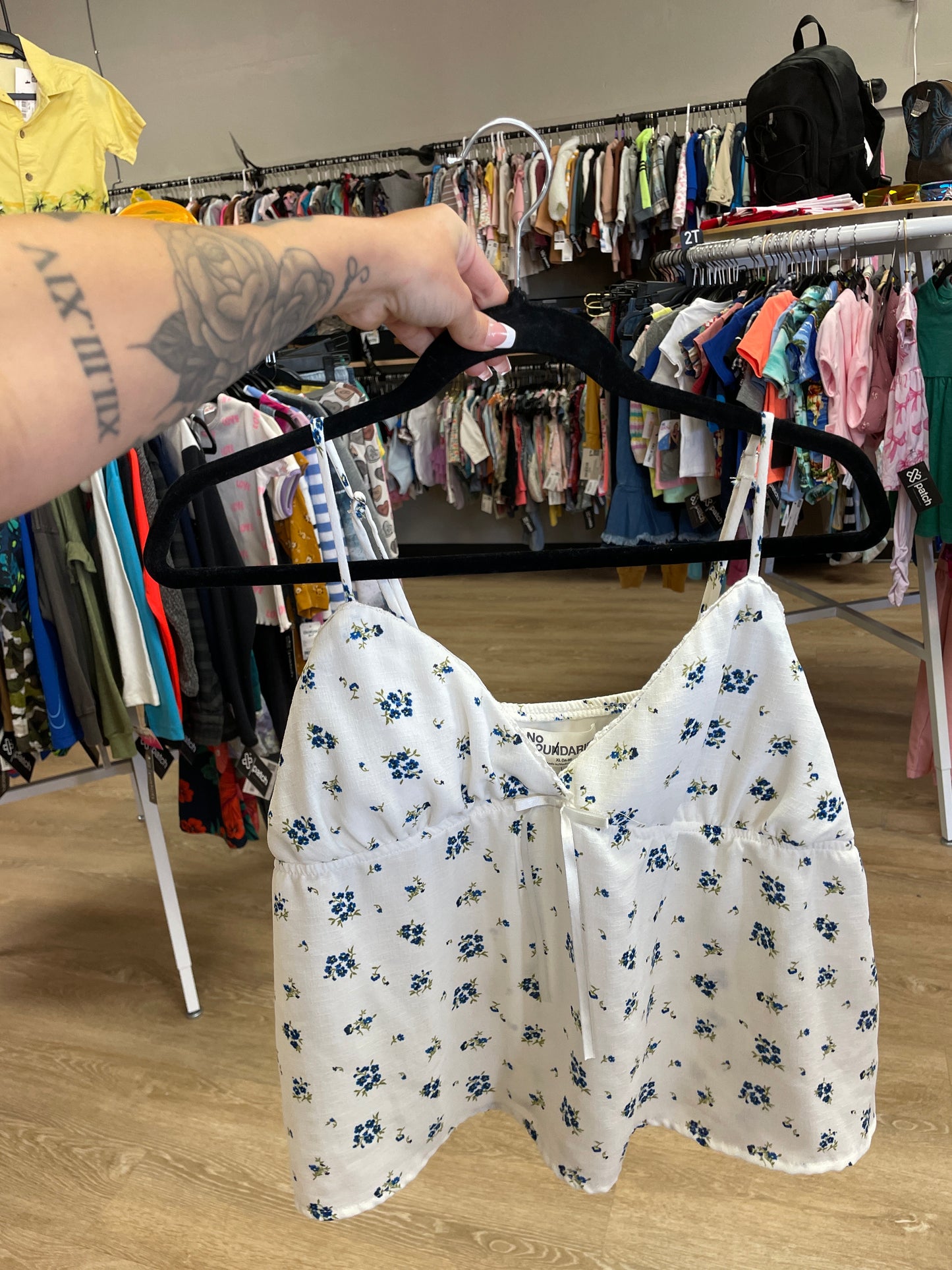 Womens XLarge White/Blue Floral Flowy Tank Top