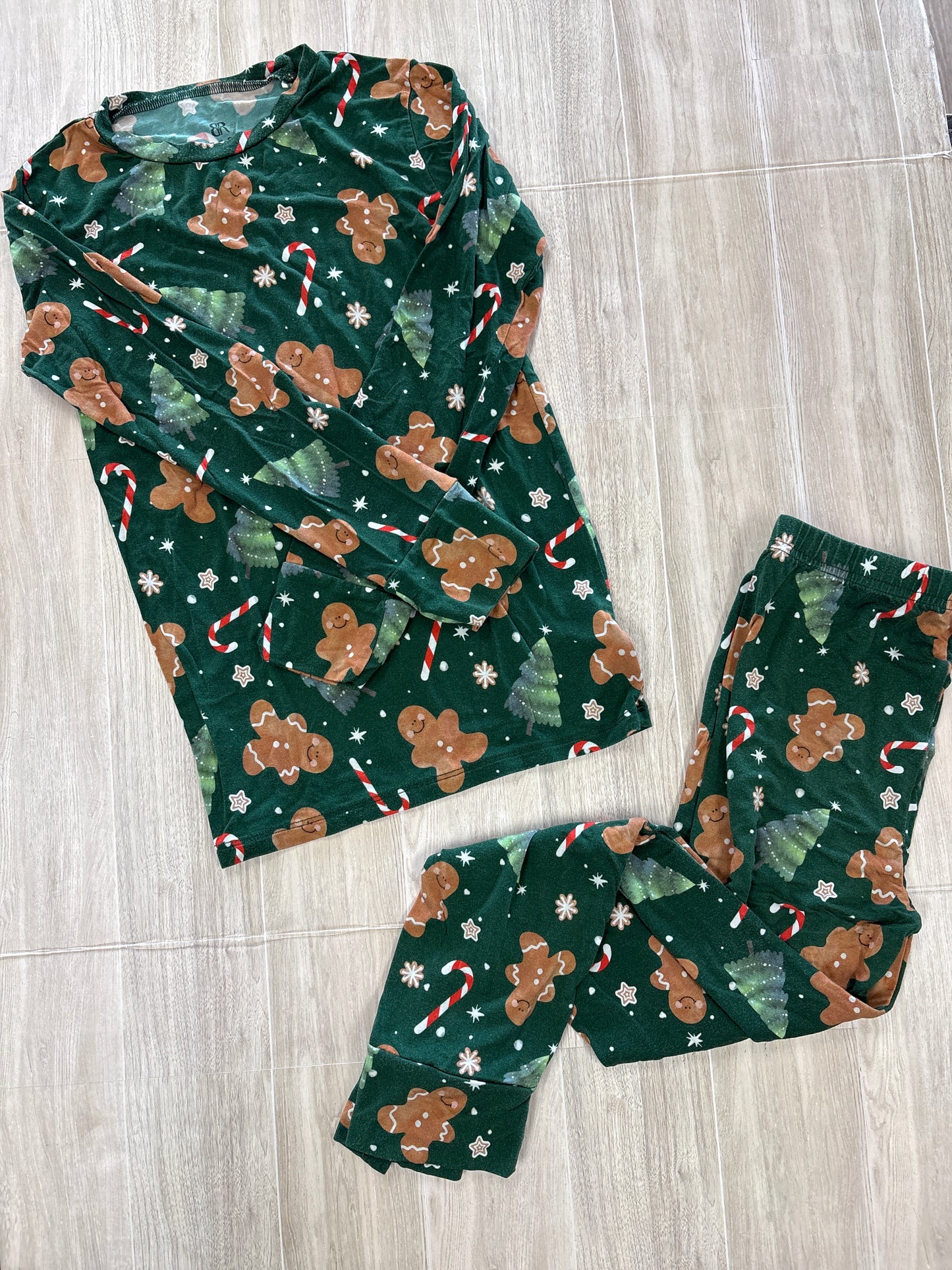 9/10 Bums & Roses Green Gingerbread Holiday Pajama Set