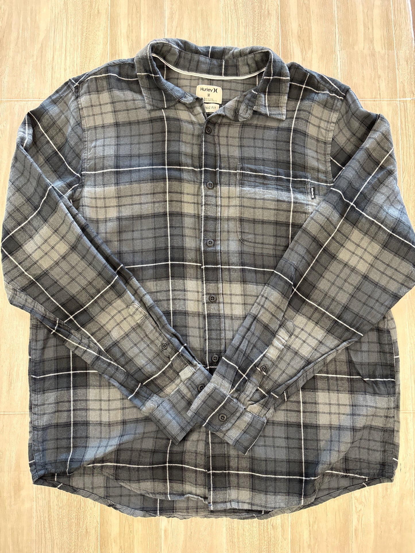 Womens Medium Hurley Grey Plaid Flannel