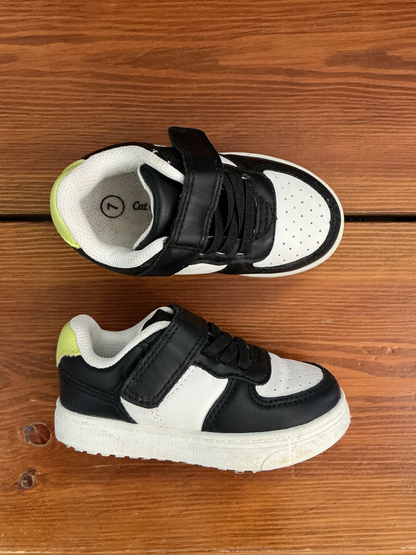 7c Black/Green Sneaker