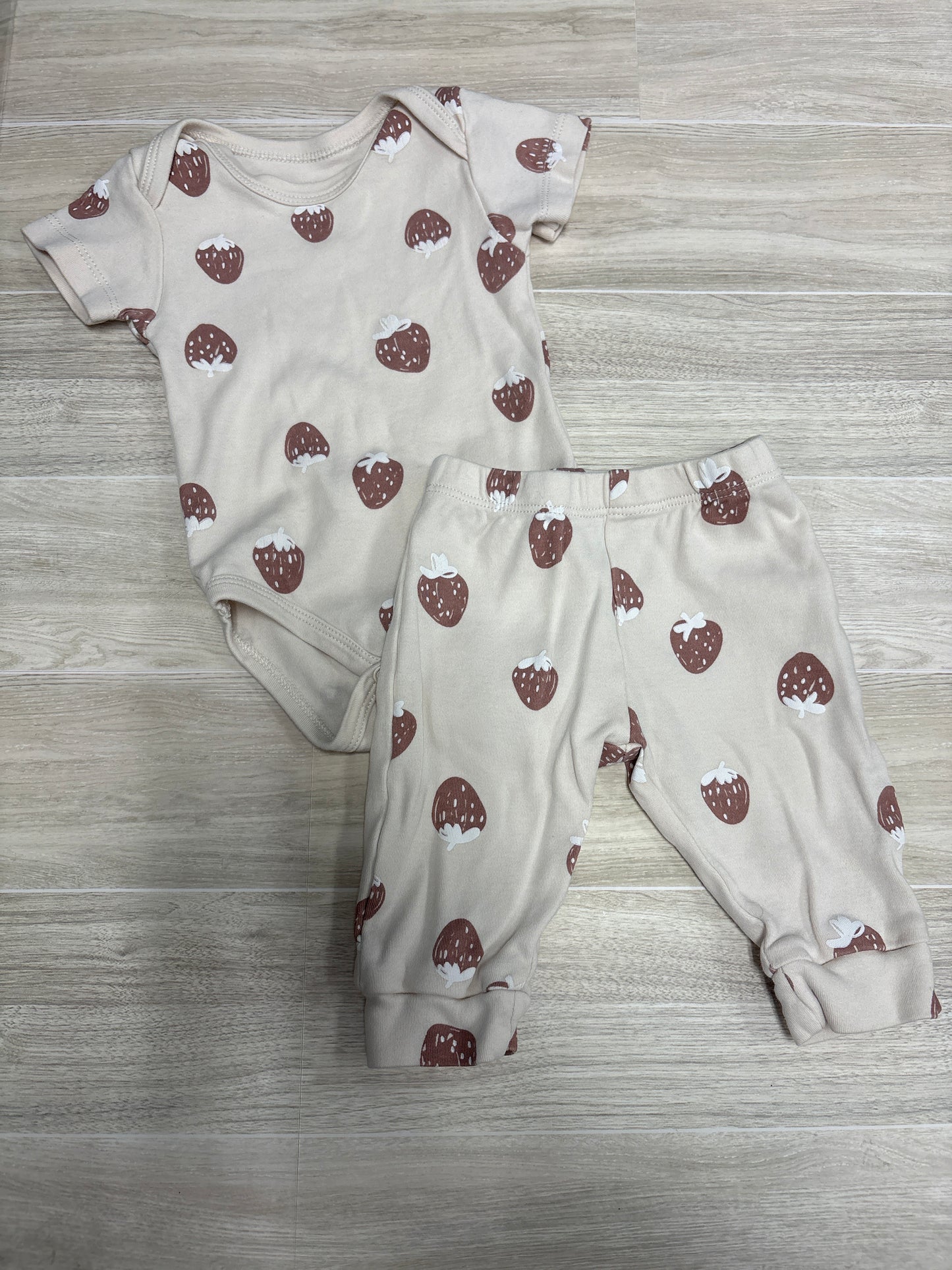 3m Neutral Strawberry 2 Piece Onesie + Pant Set