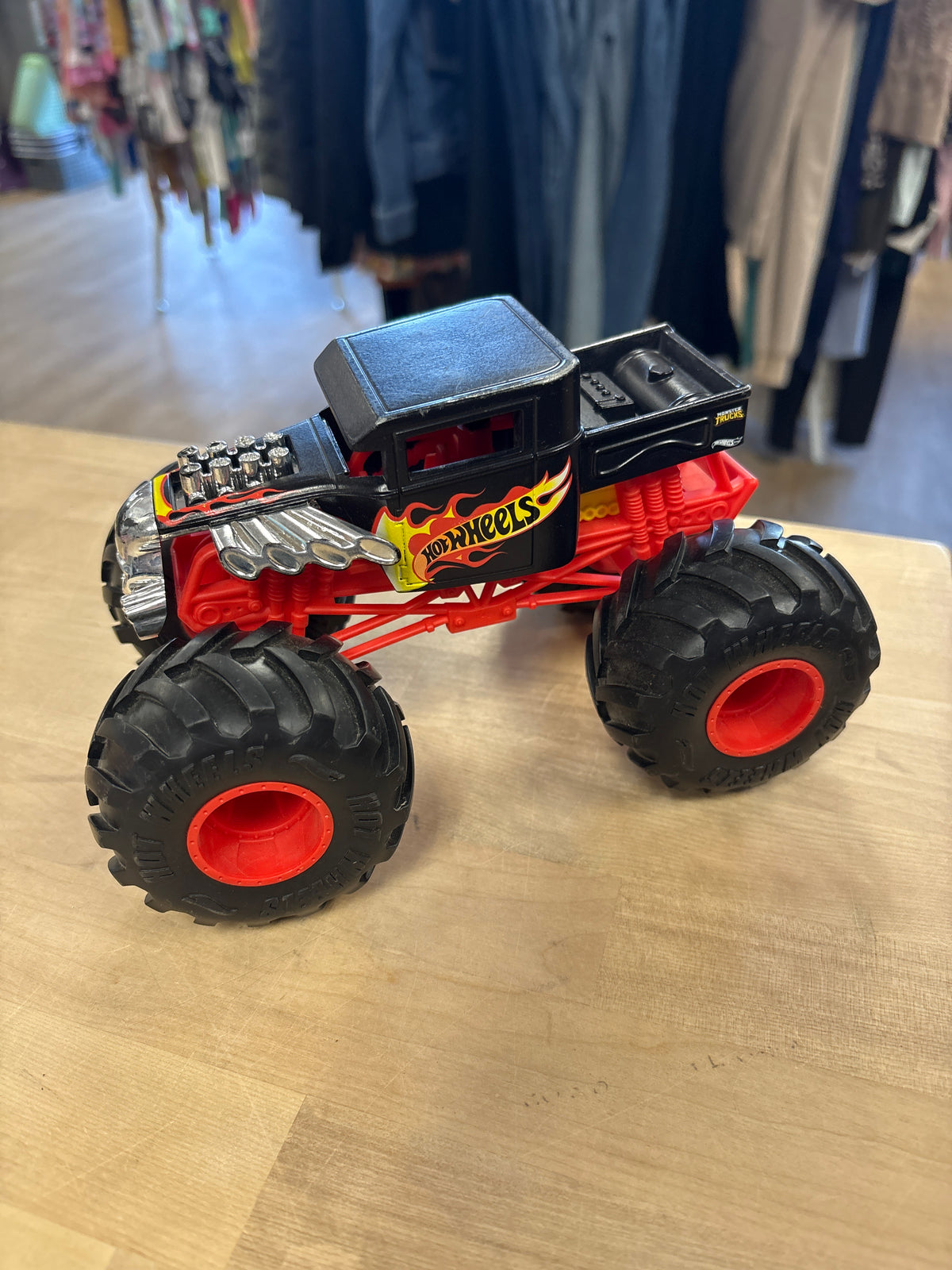 Toy - Hot Wheels Metal Monster Truck - Bone Shaker