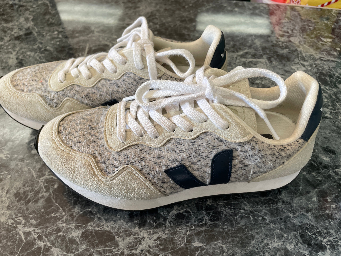 Womens 7 Veja Sneaker