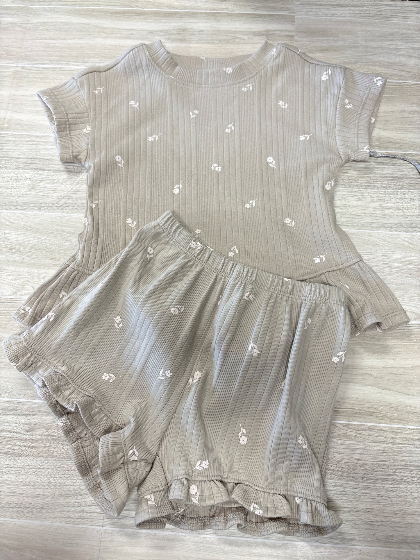 NWT 18m Tan Ribbed Floral 2 Piece Shortie Lounge Set