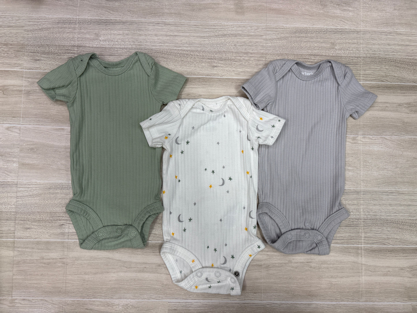 Newborn Ribbed Onesie 3 Pack Green/Stars/Grey