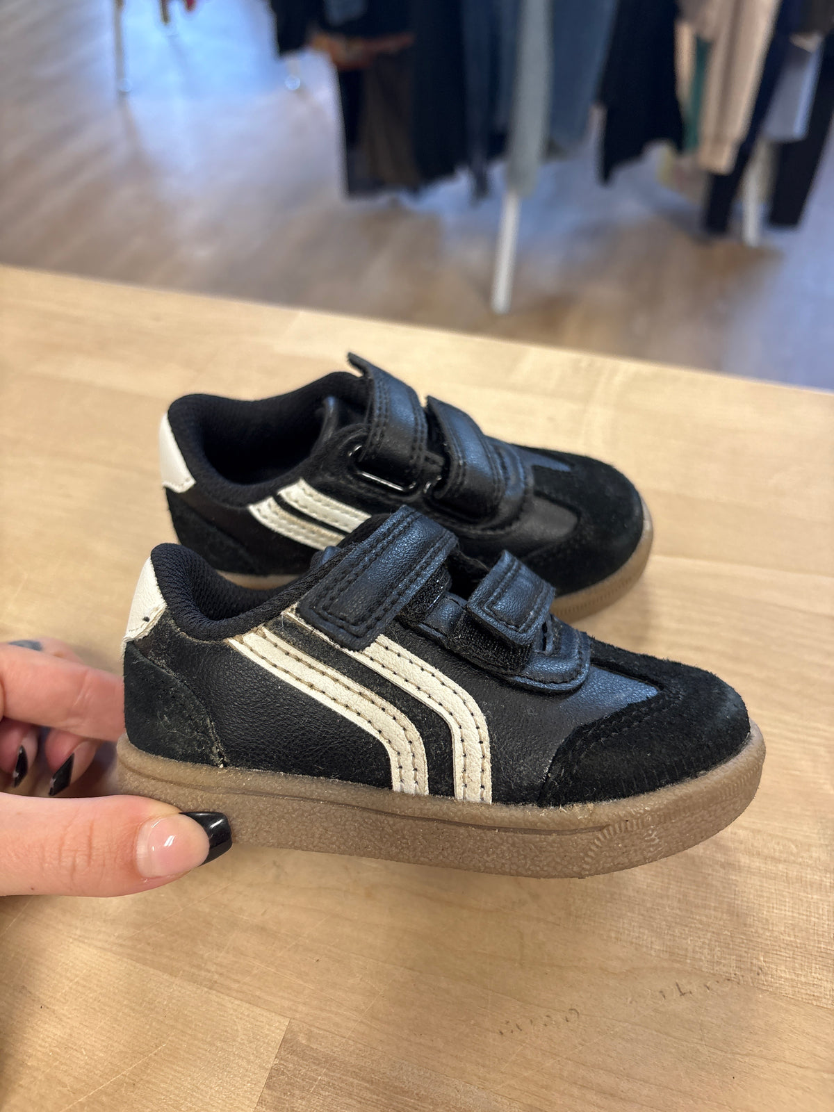 5c Black/White Velcro Sneakers - Blemish