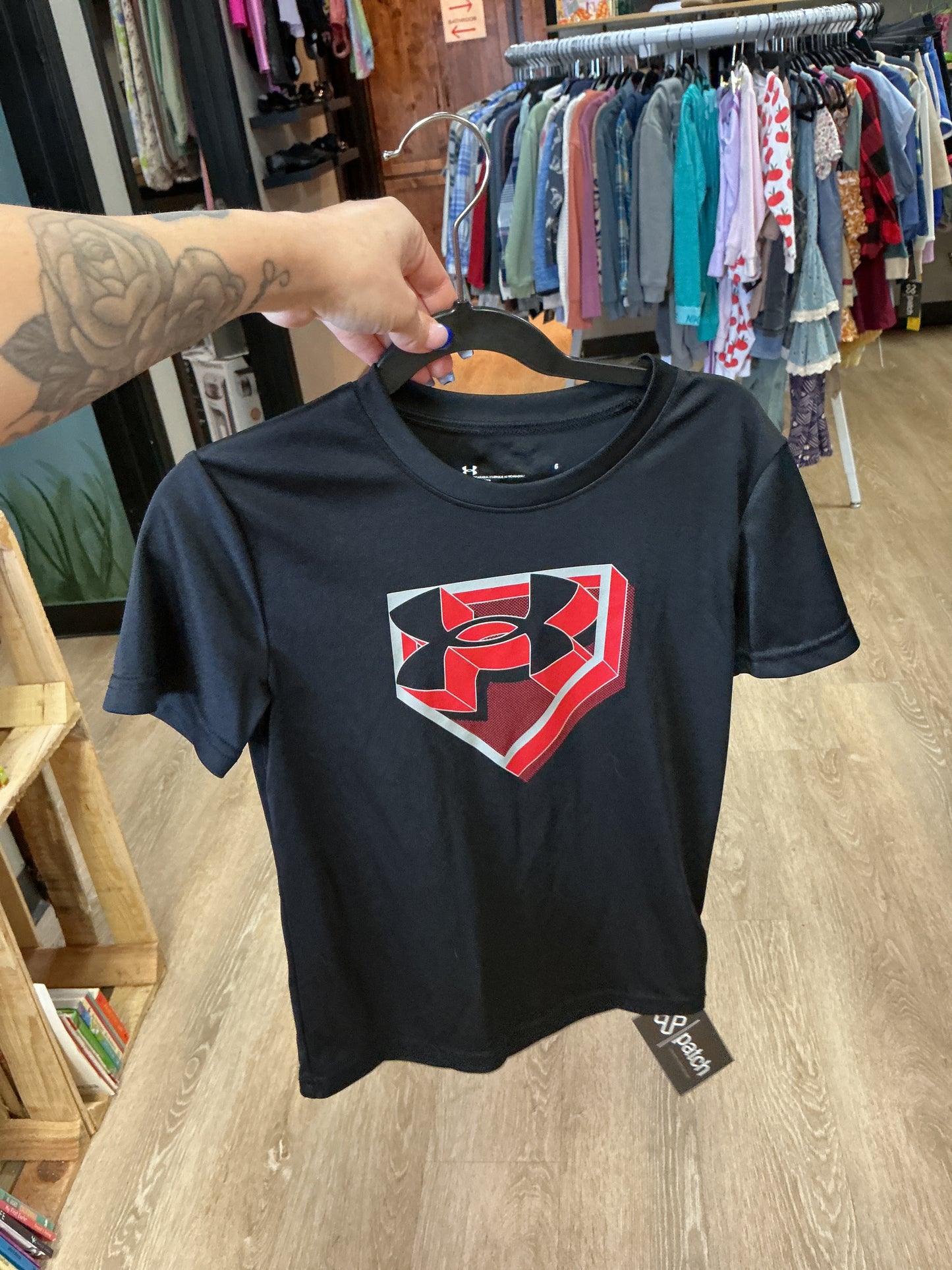 6 Underarmour Logo Athletic Shirt