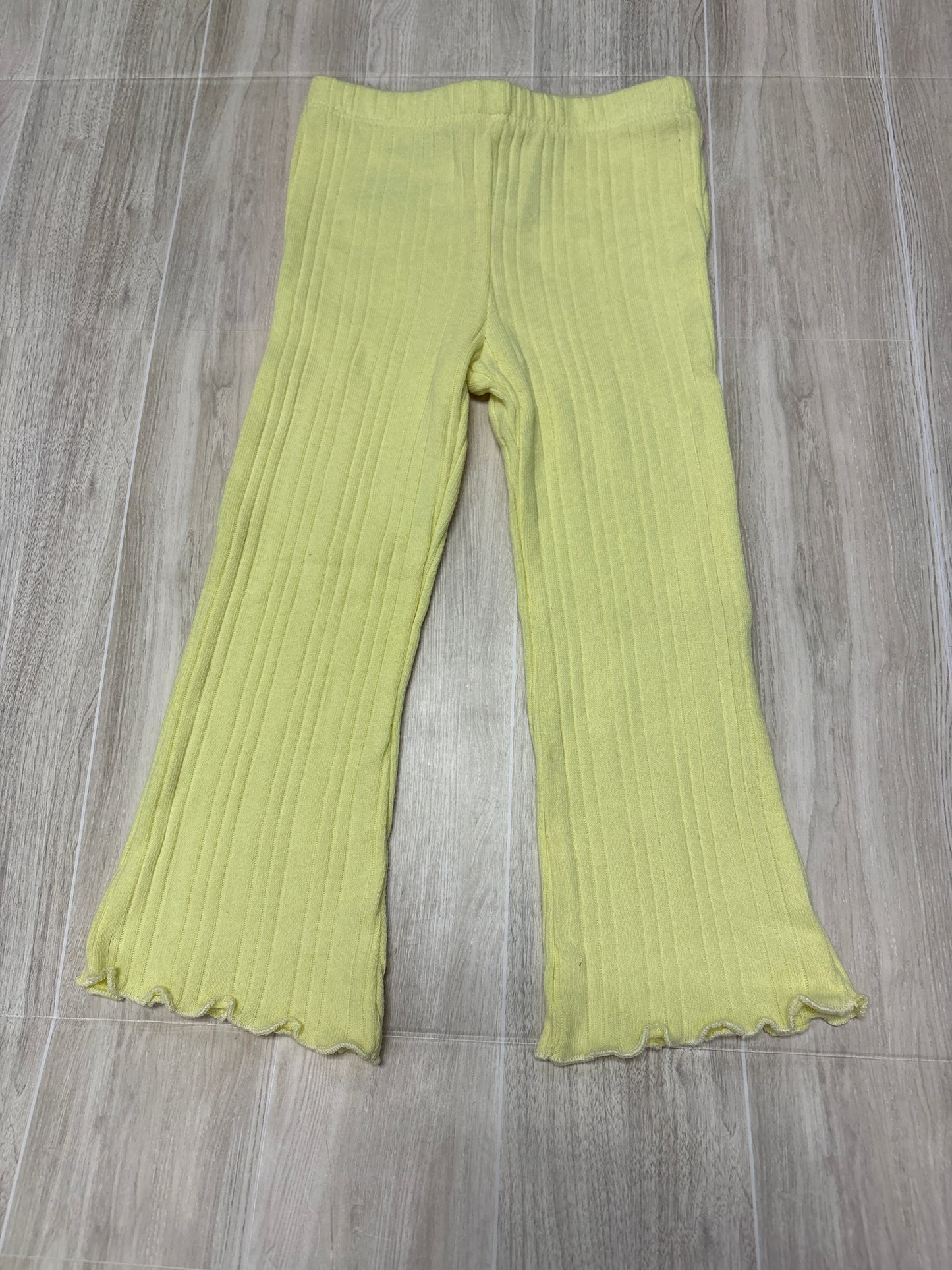 24m Yellow Ribbed Flares