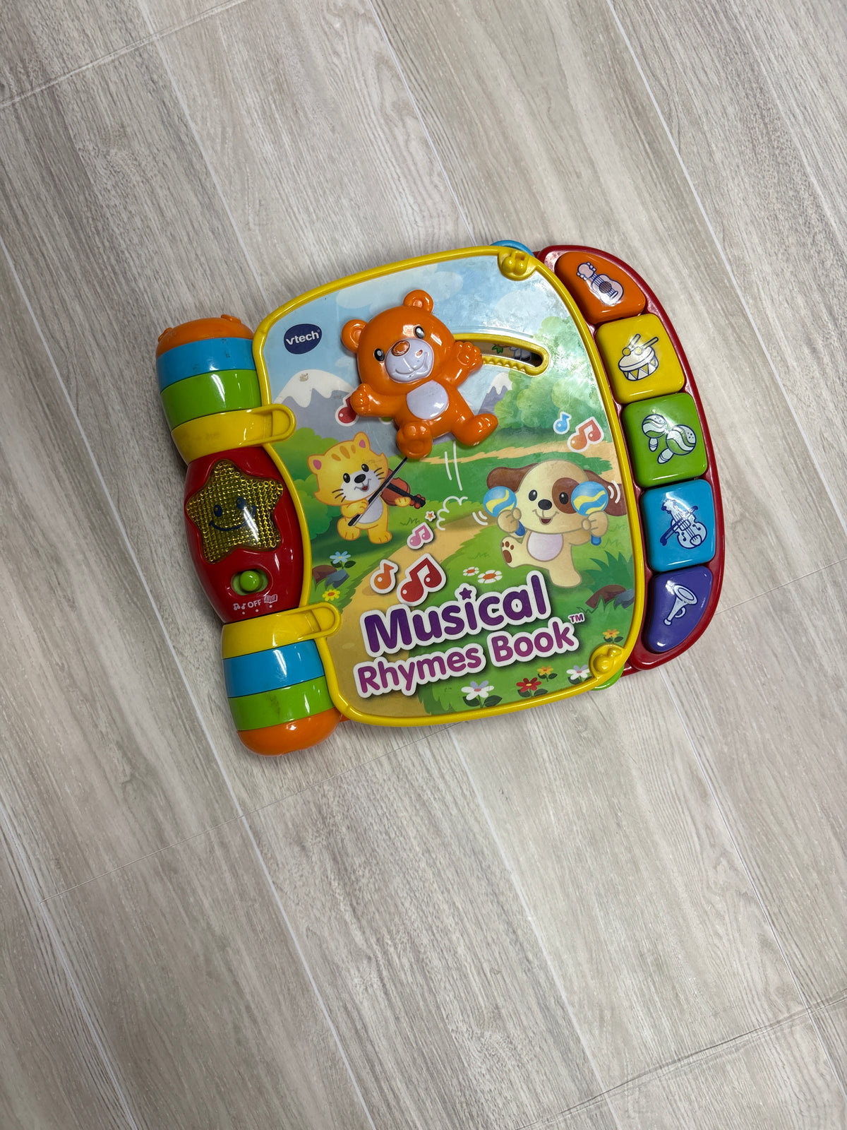 Toy - Musical Rhymes Book