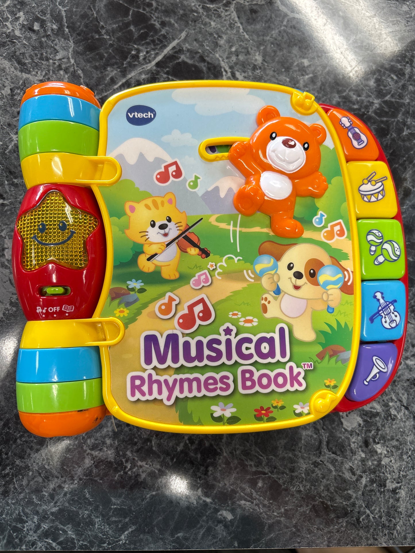 Toy - Musical Rhymes Book
