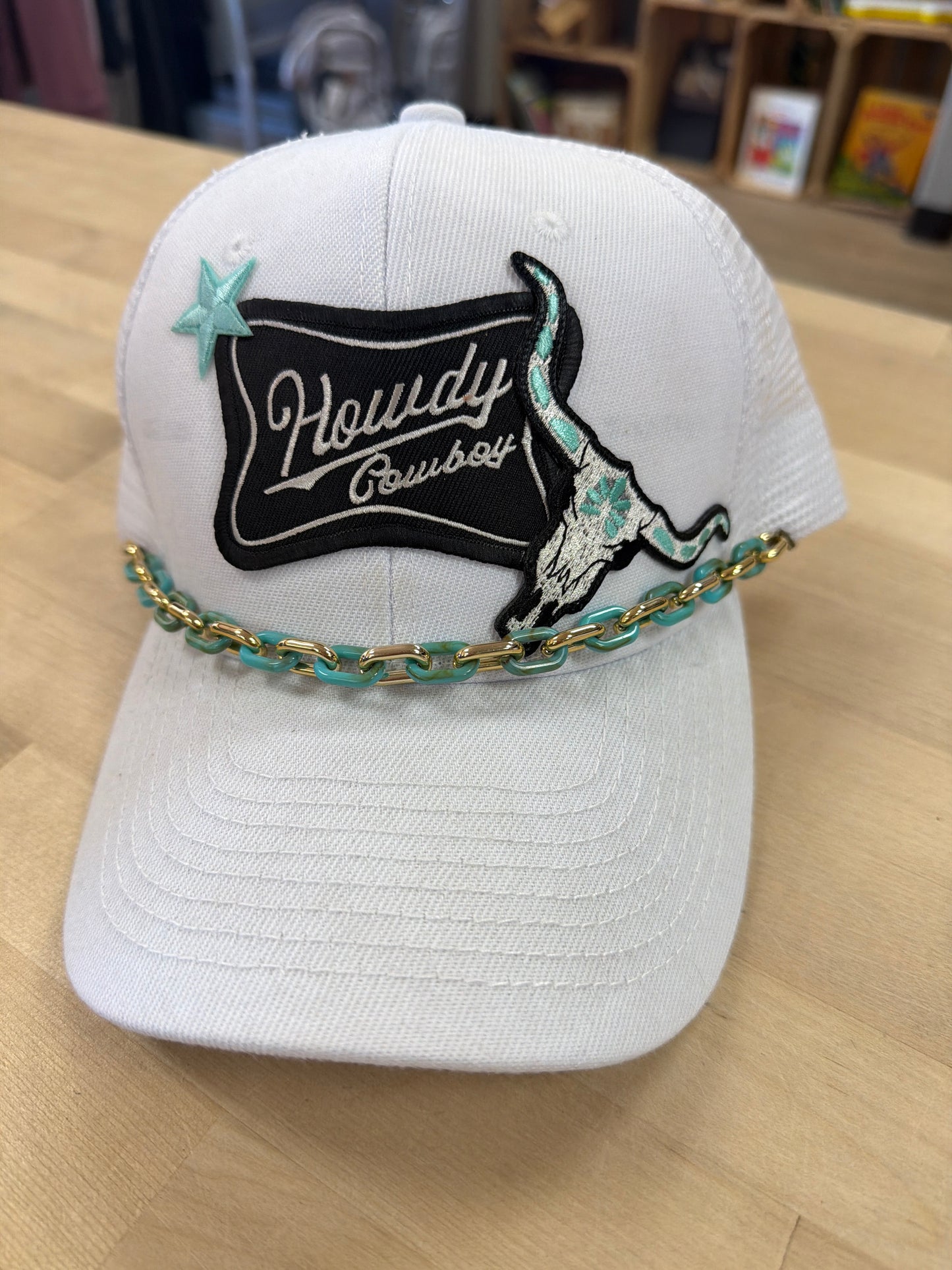 Trucker Hat - Howdy Cowboy - White - Turquoise/Gold Chain Band