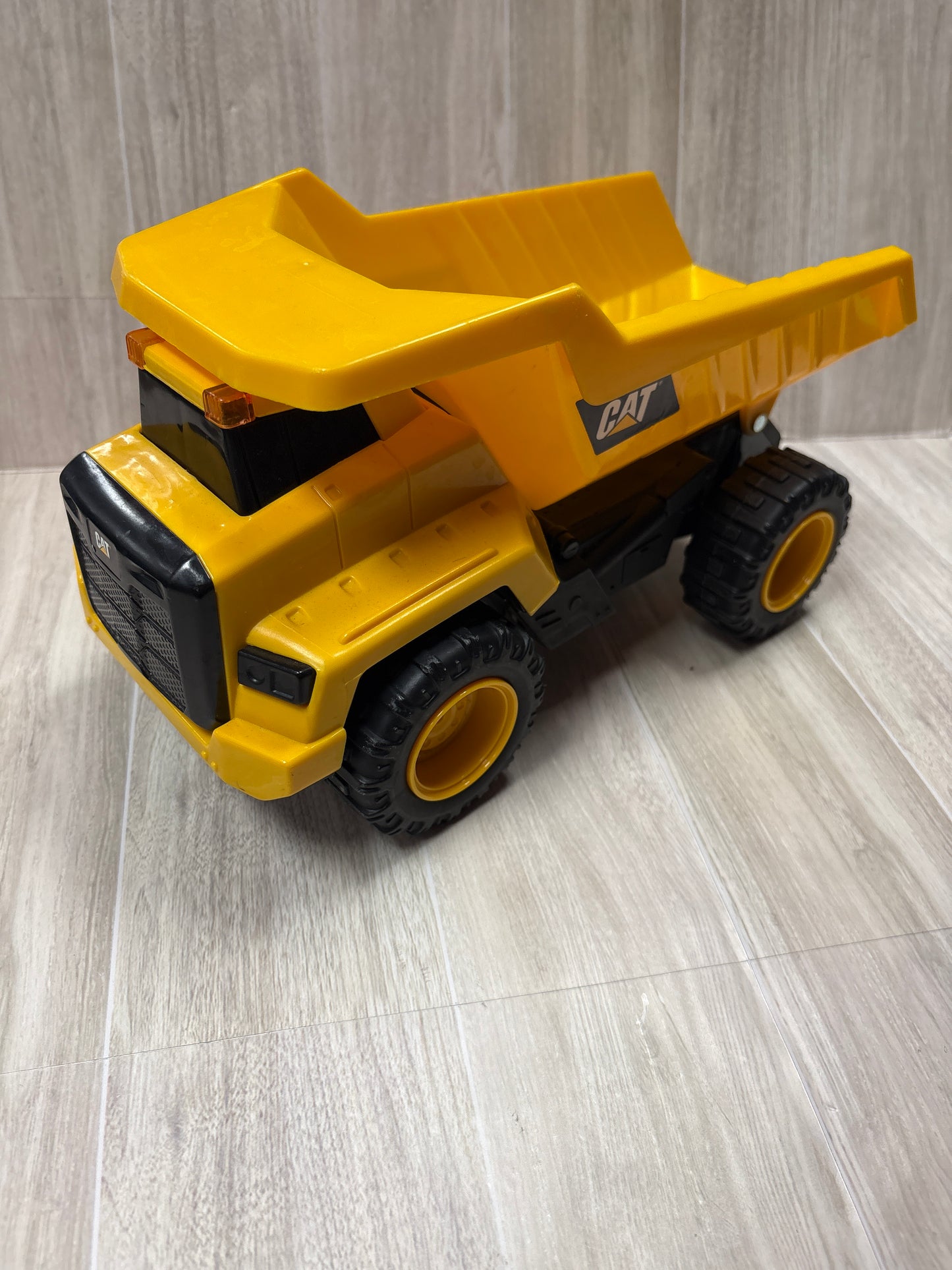 Toy - CAT Dumptruck