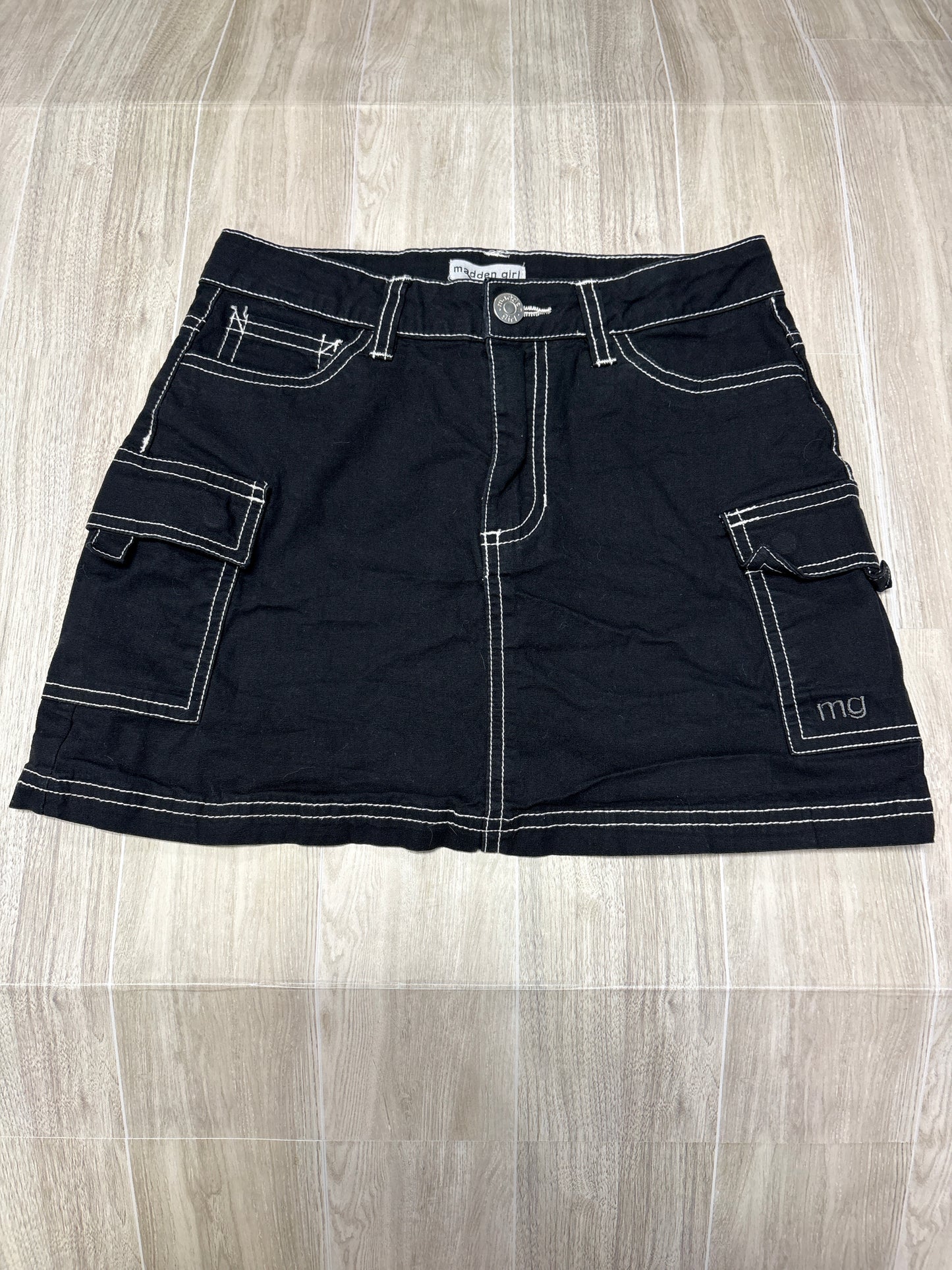 10 Madden Girl Black Cargo Skirt