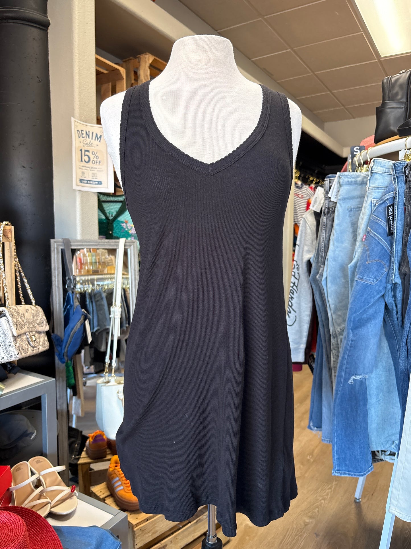 Womens Medium Black Ribbed V-Neck Tank Dress