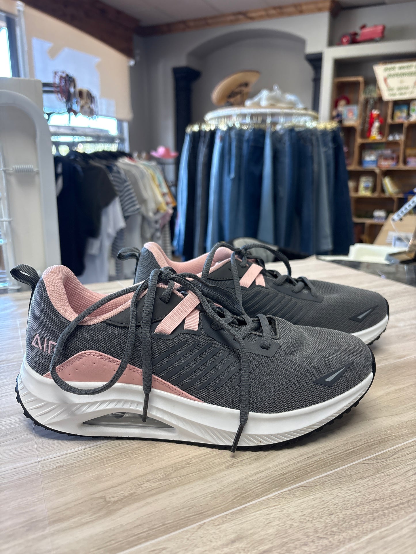 Womens 8 Dr. Scholls AIR Grey/Pink Sneakers