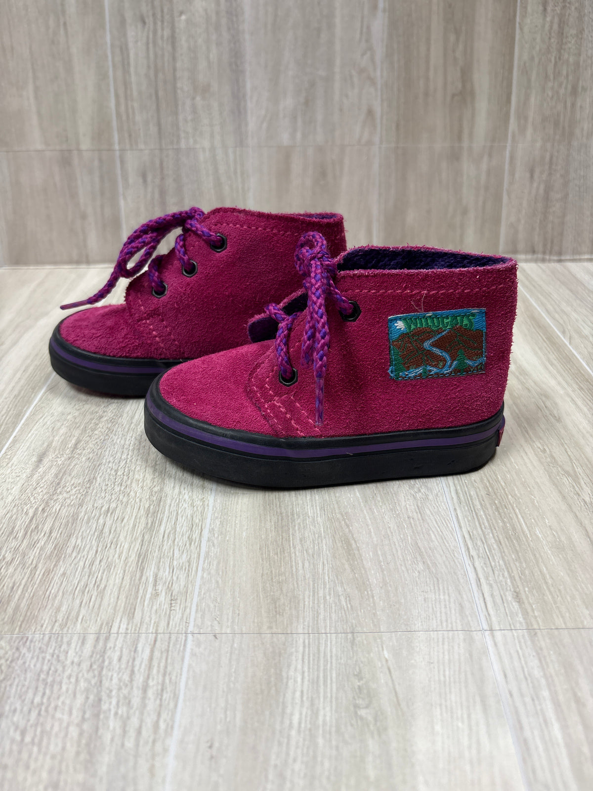 6c Wildcats Magenta Suede Lace Up Shoes