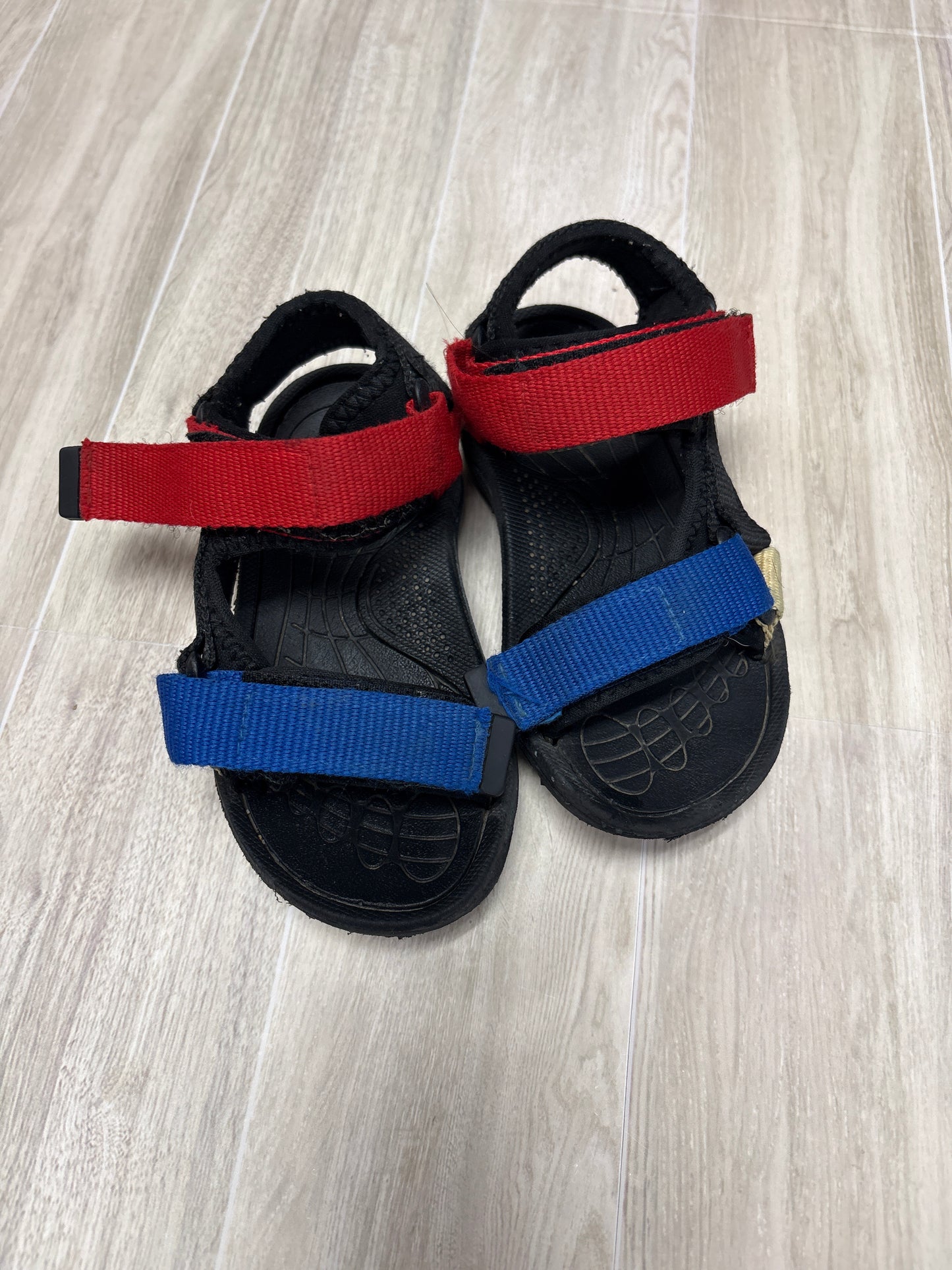 7c Velcro Black/Red/Blue Strappy Sandals