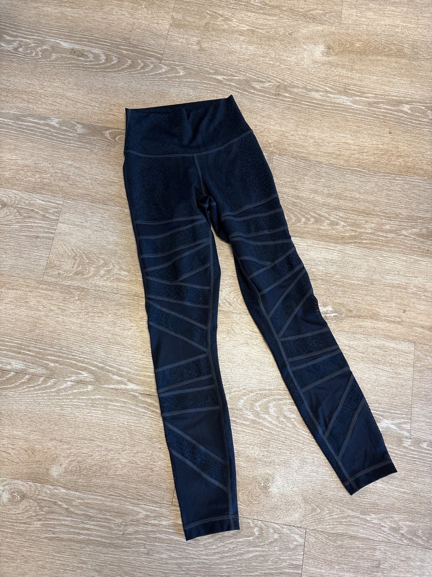 Womens 2 Lululemon Snake Print Meshed Leggings